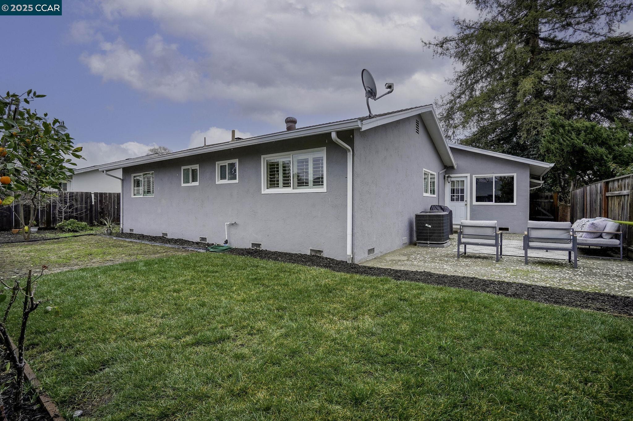 3579 Thunderbird Dr