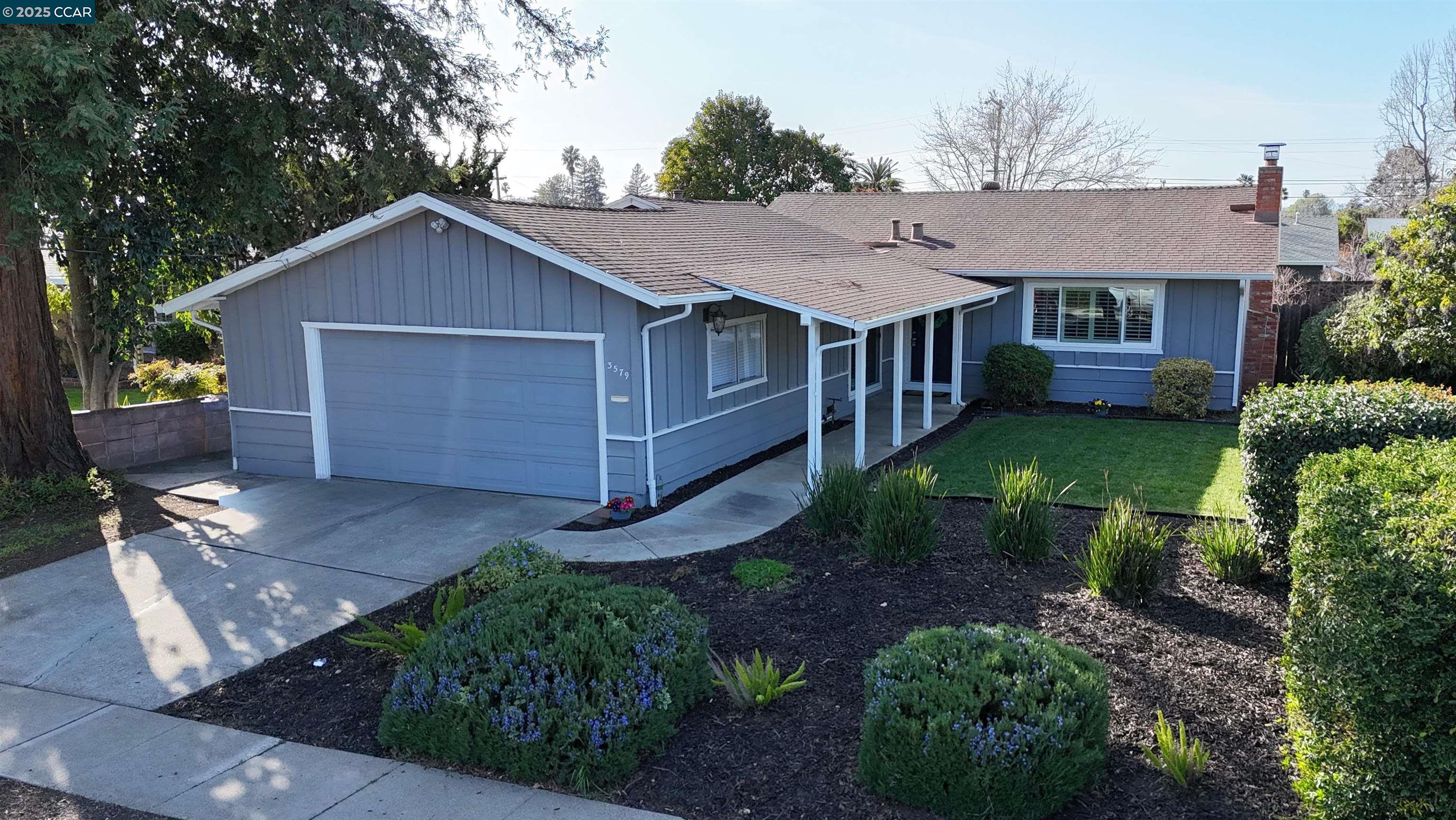 3579 Thunderbird Dr