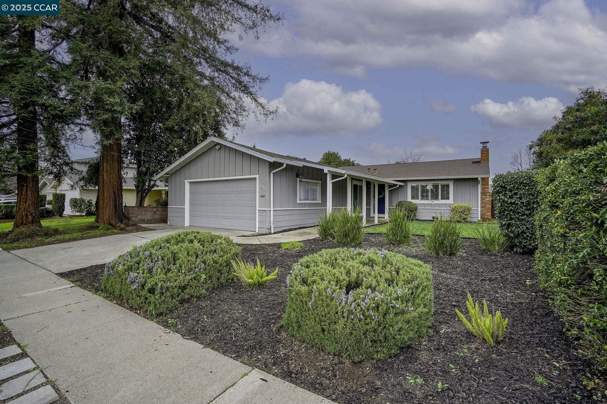 3579 Thunderbird Dr