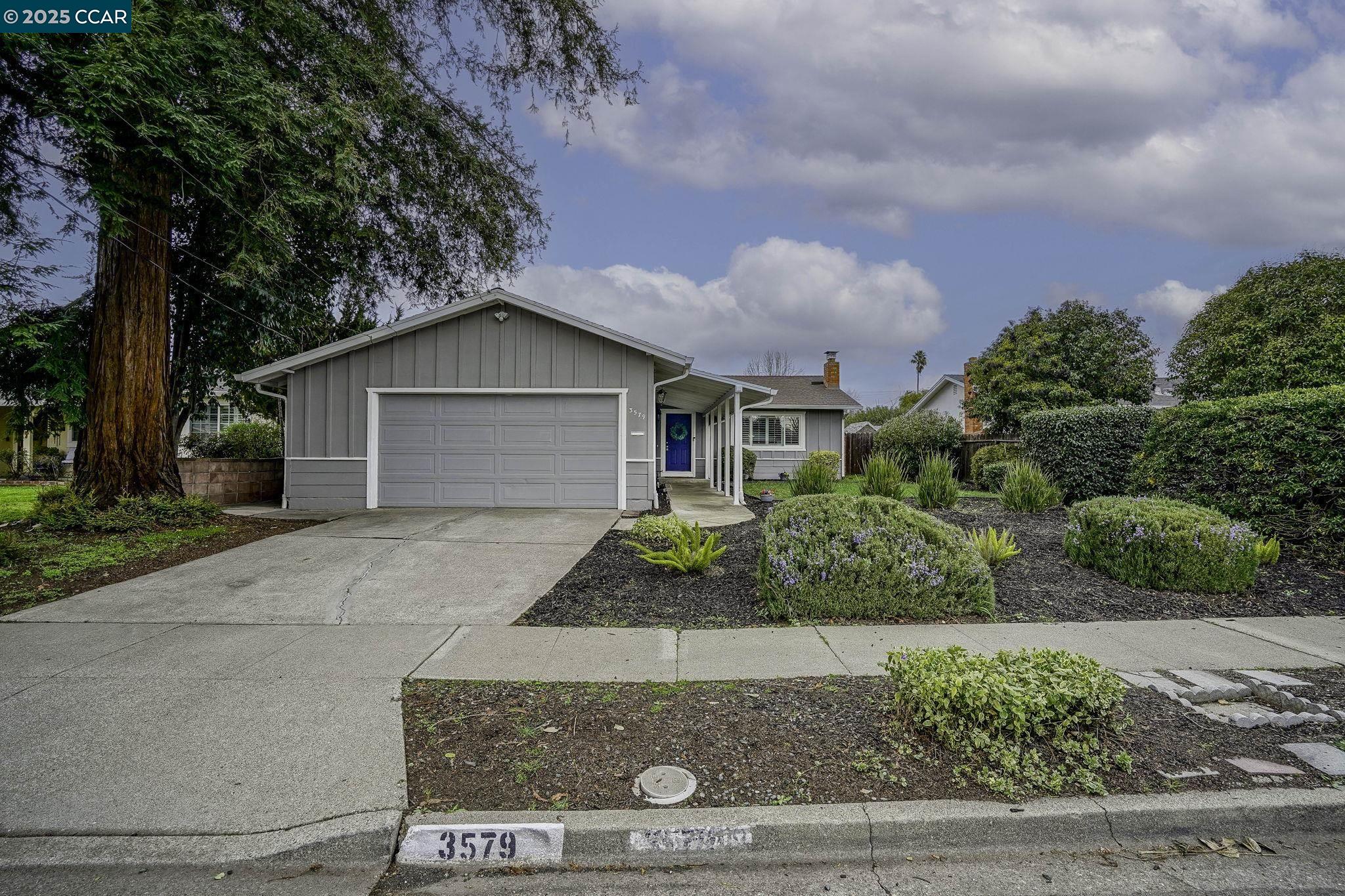 3579 Thunderbird Dr
