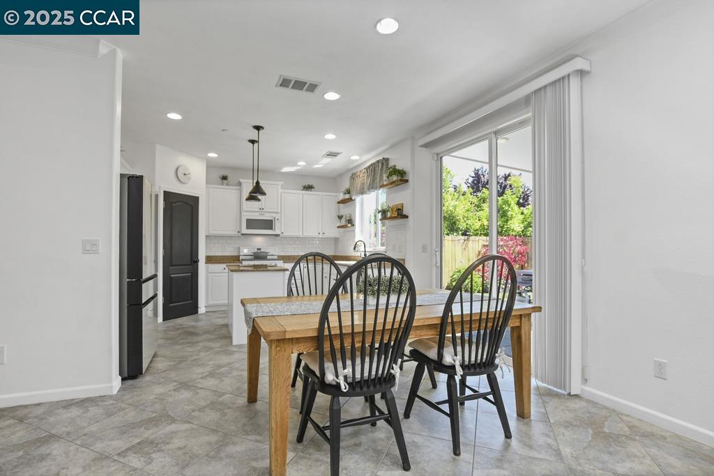 369 Myrtle Ln