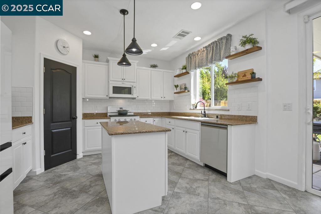 369 Myrtle Ln