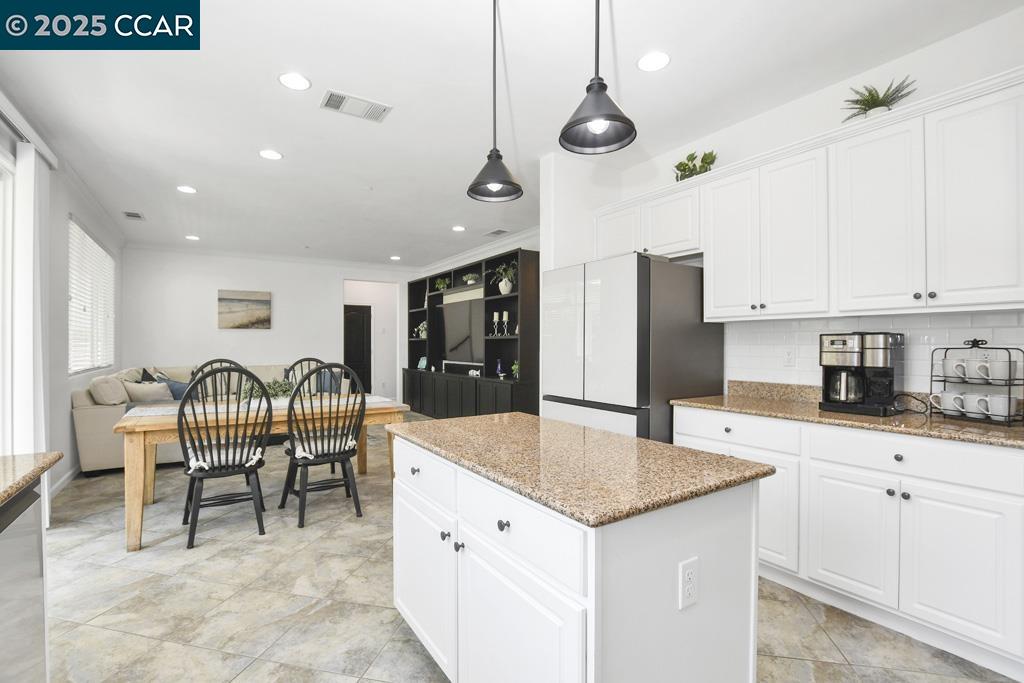 369 Myrtle Ln