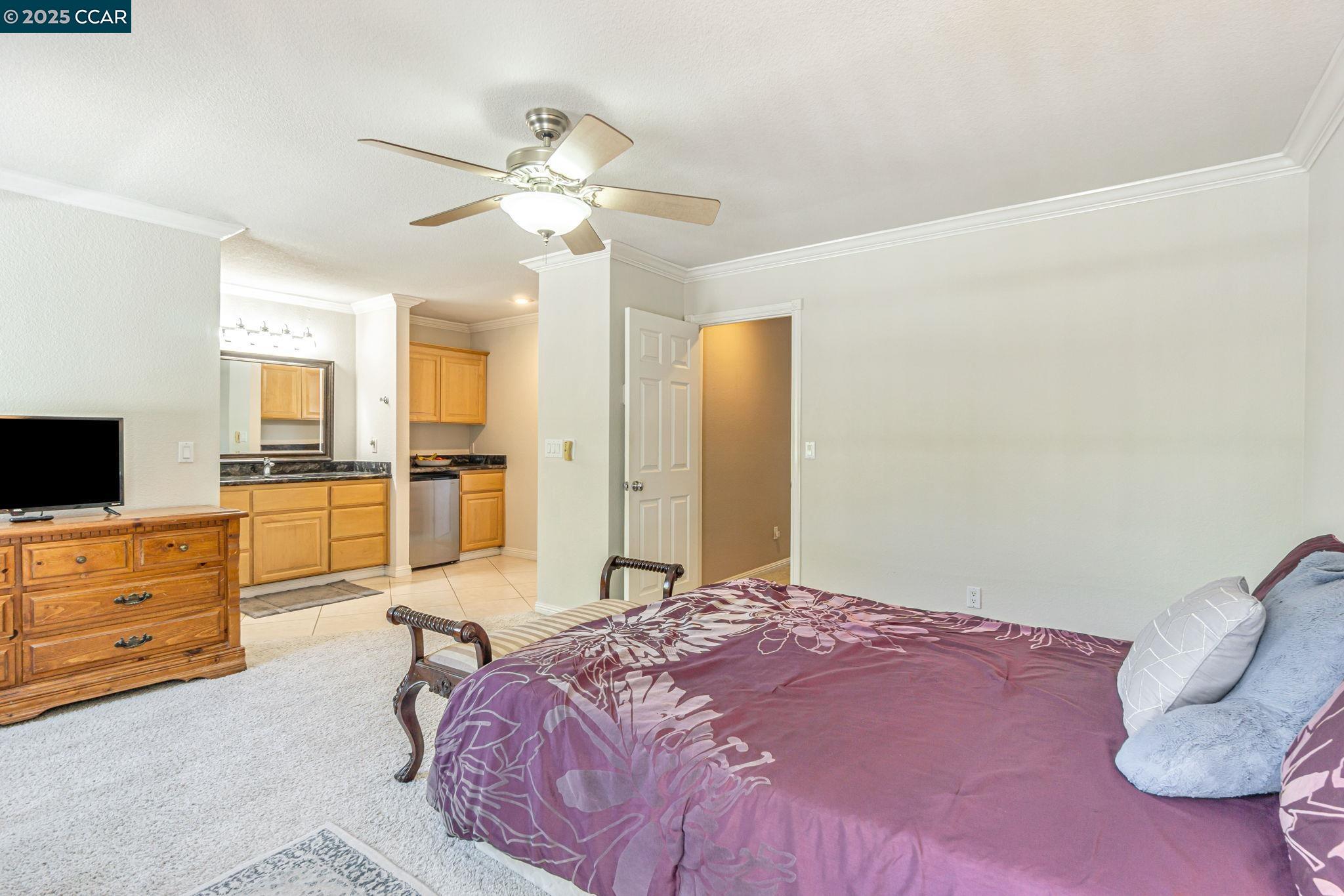 2390 Peachtree cir