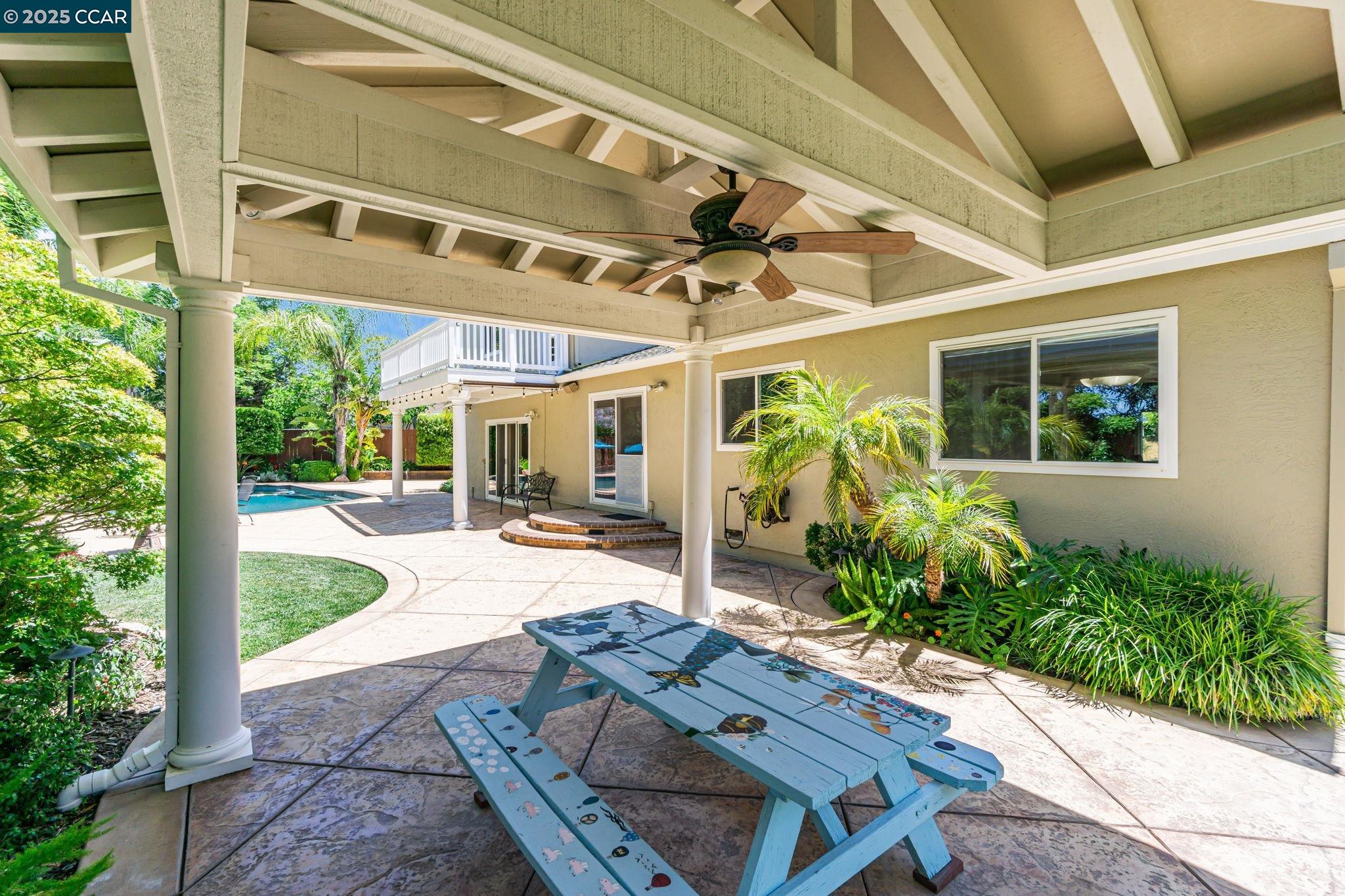 2390 Peachtree cir