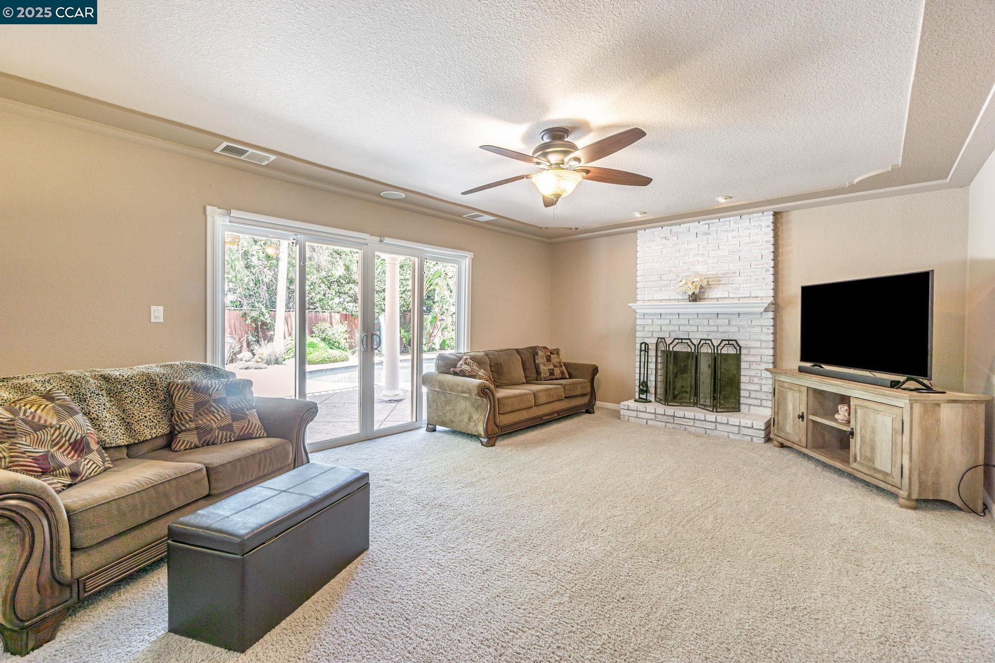 2390 Peachtree cir