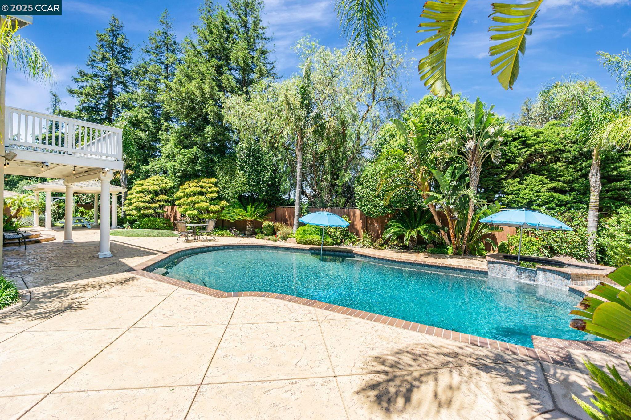 2390 Peachtree cir