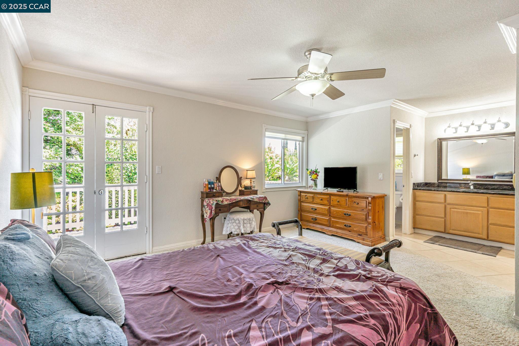 2390 Peachtree cir