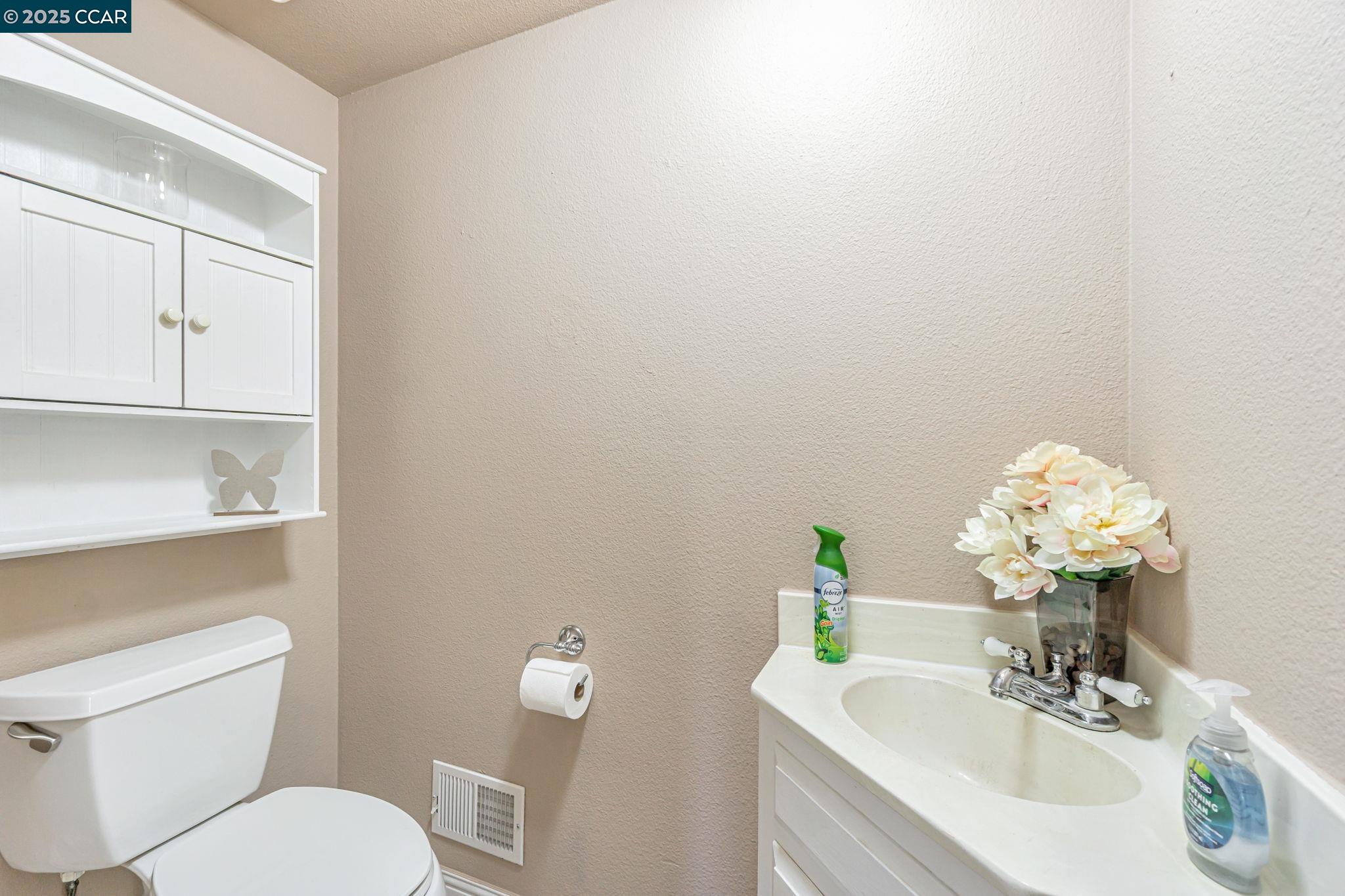 2390 Peachtree cir