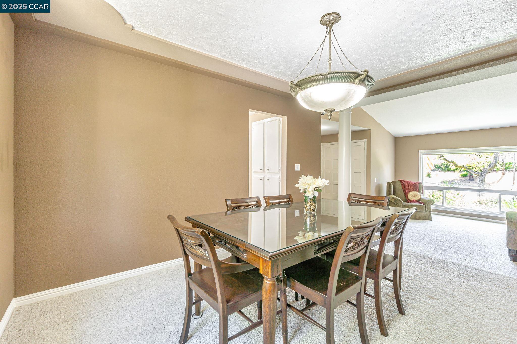 2390 Peachtree cir
