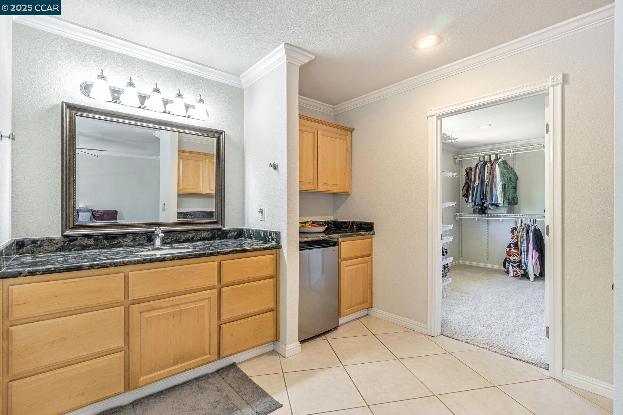 2390 Peachtree cir