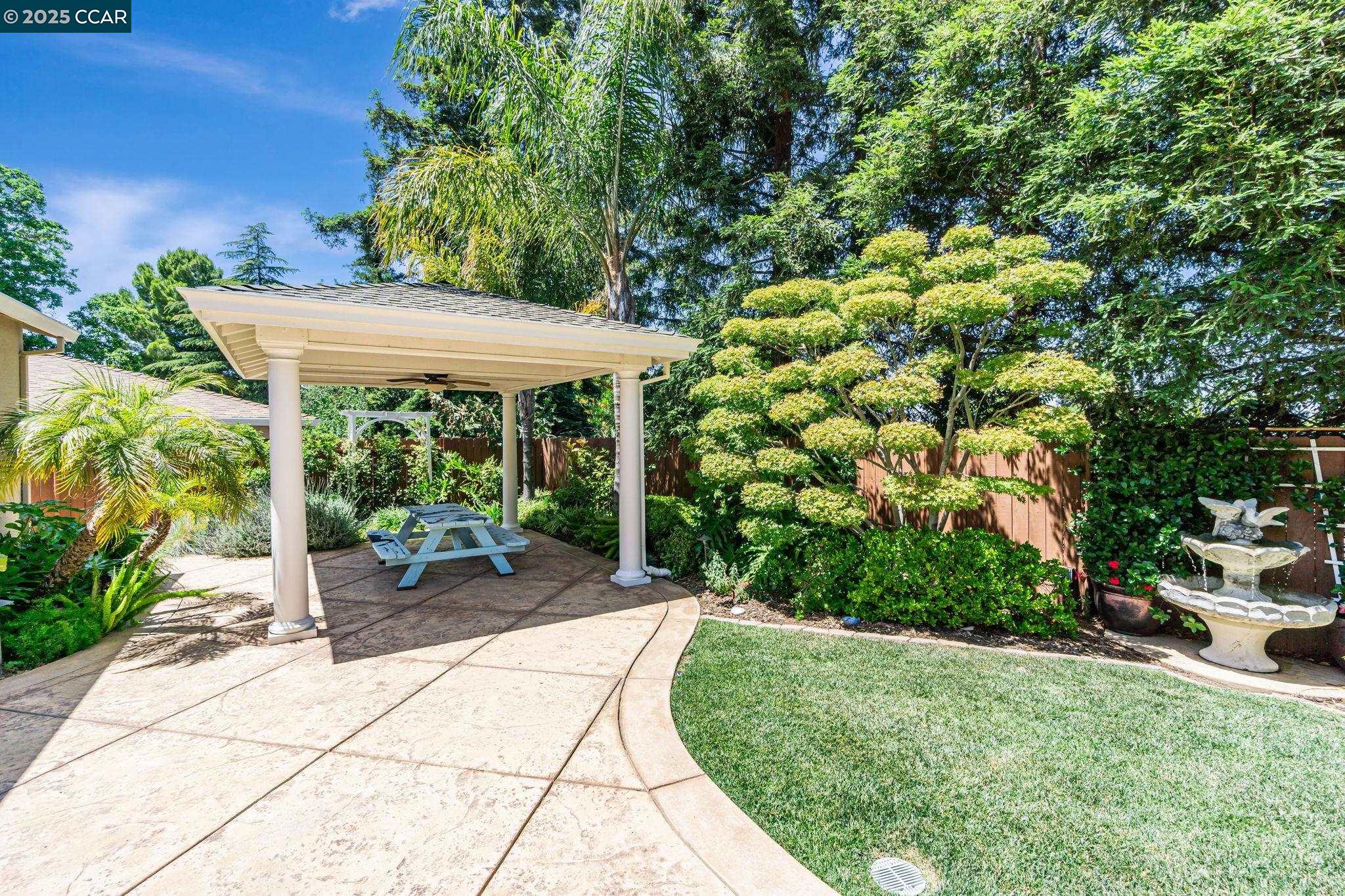 2390 Peachtree cir