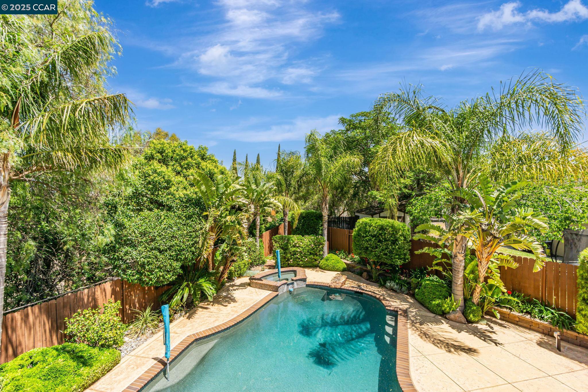 2390 Peachtree cir