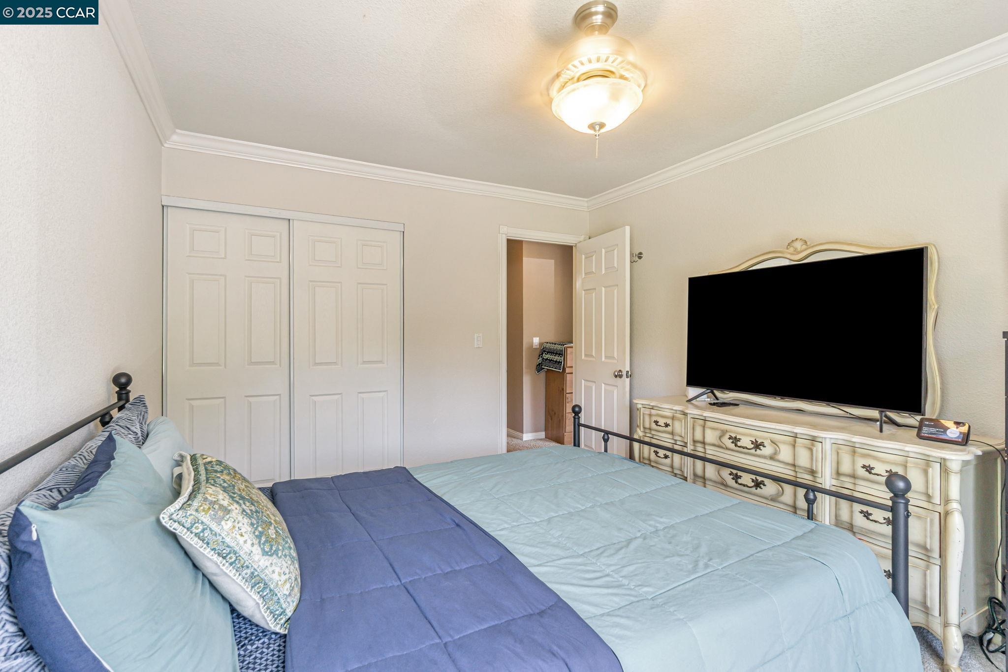 2390 Peachtree cir