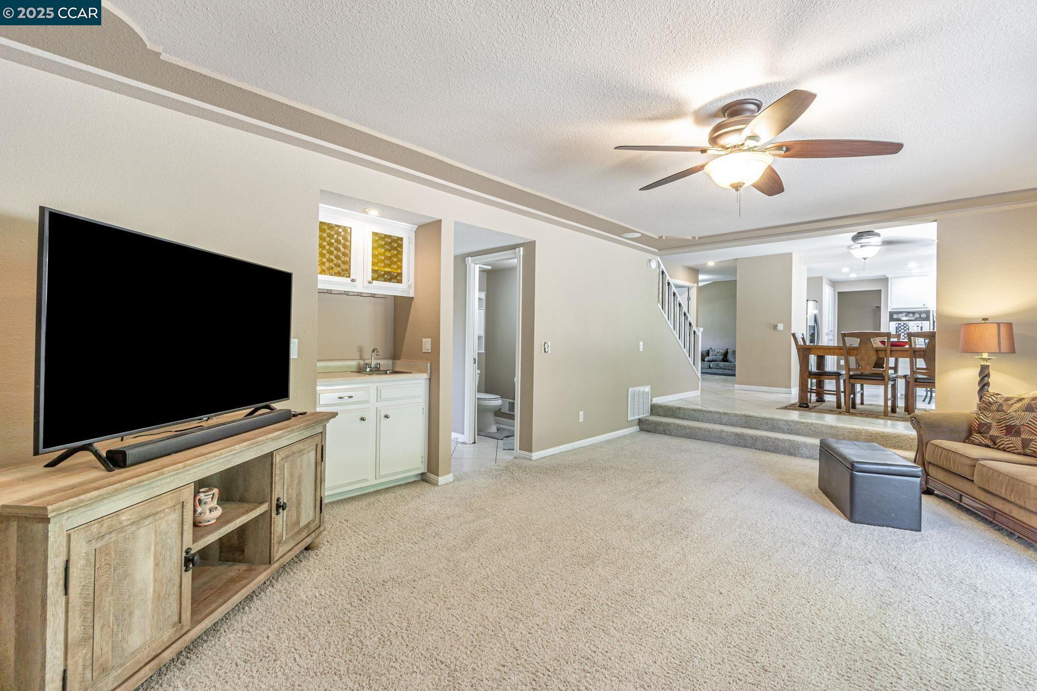 2390 Peachtree cir
