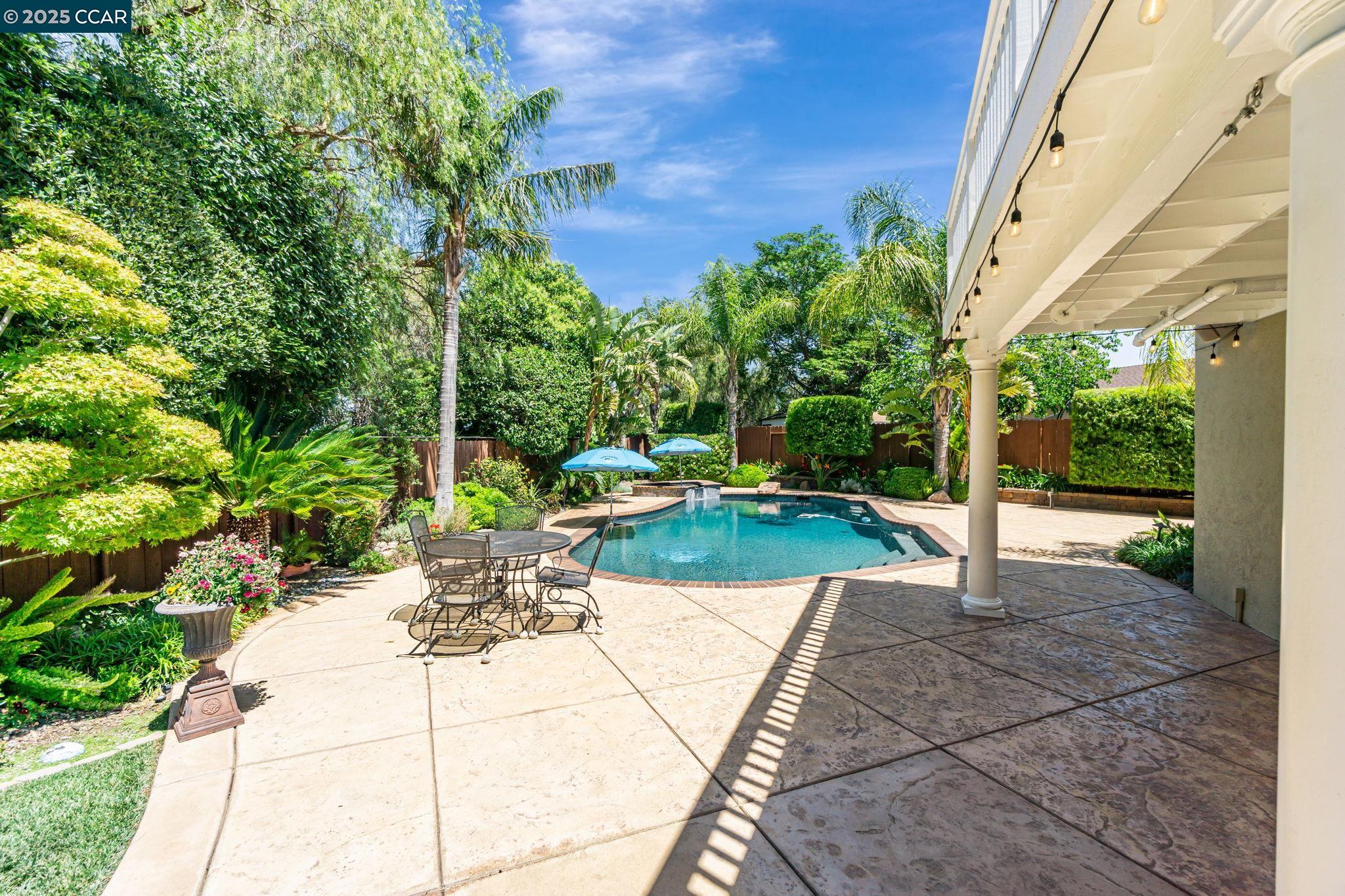 2390 Peachtree cir