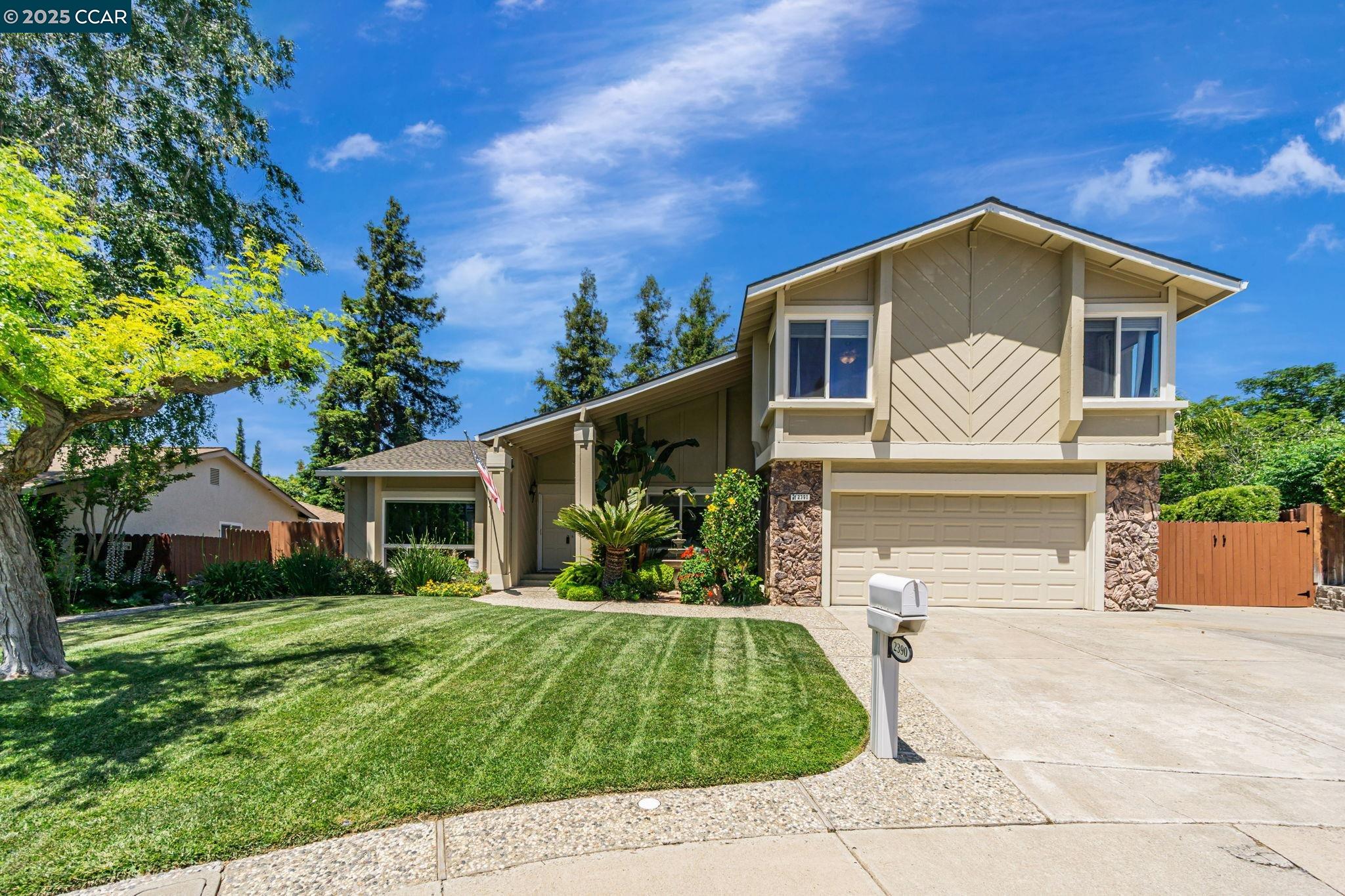 2390 Peachtree cir