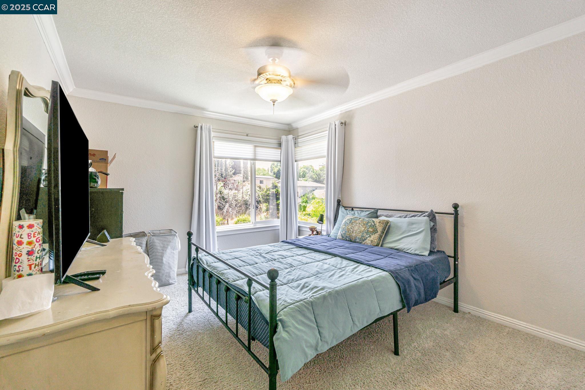 2390 Peachtree cir