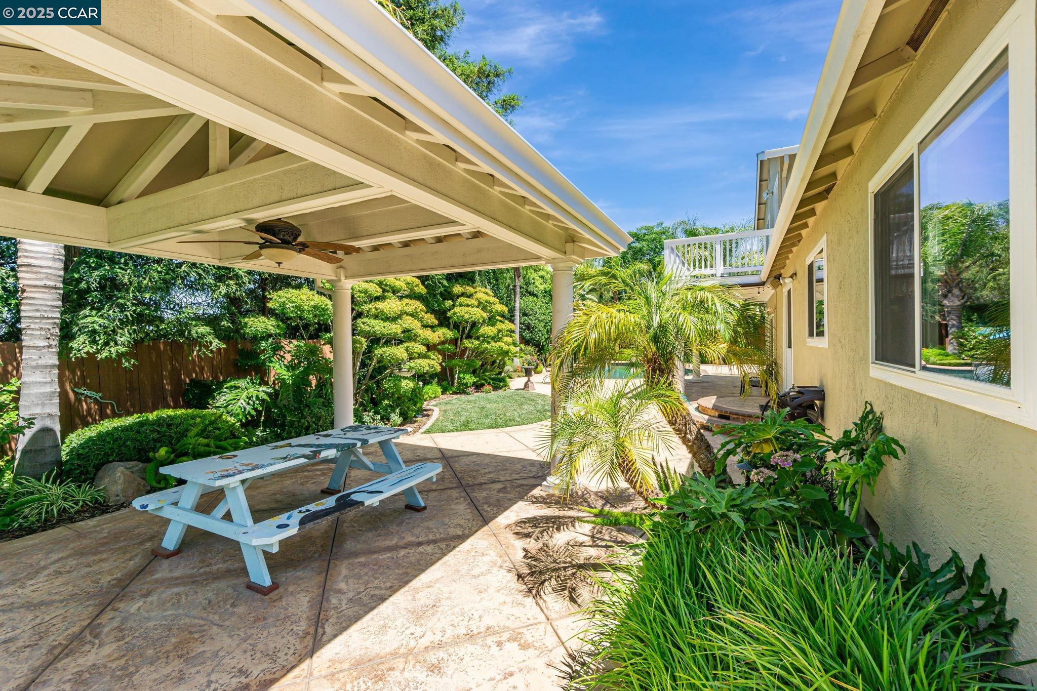 2390 Peachtree cir