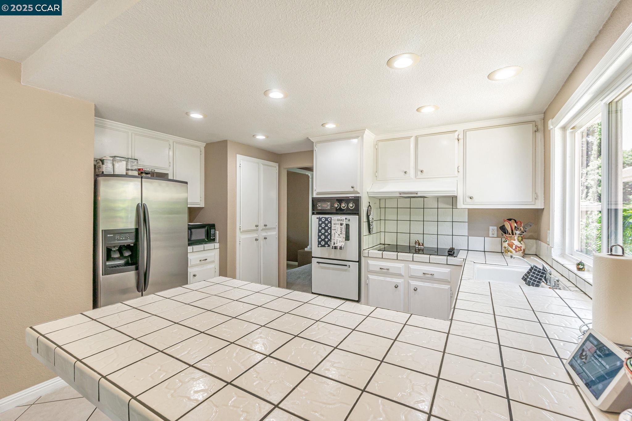 2390 Peachtree cir