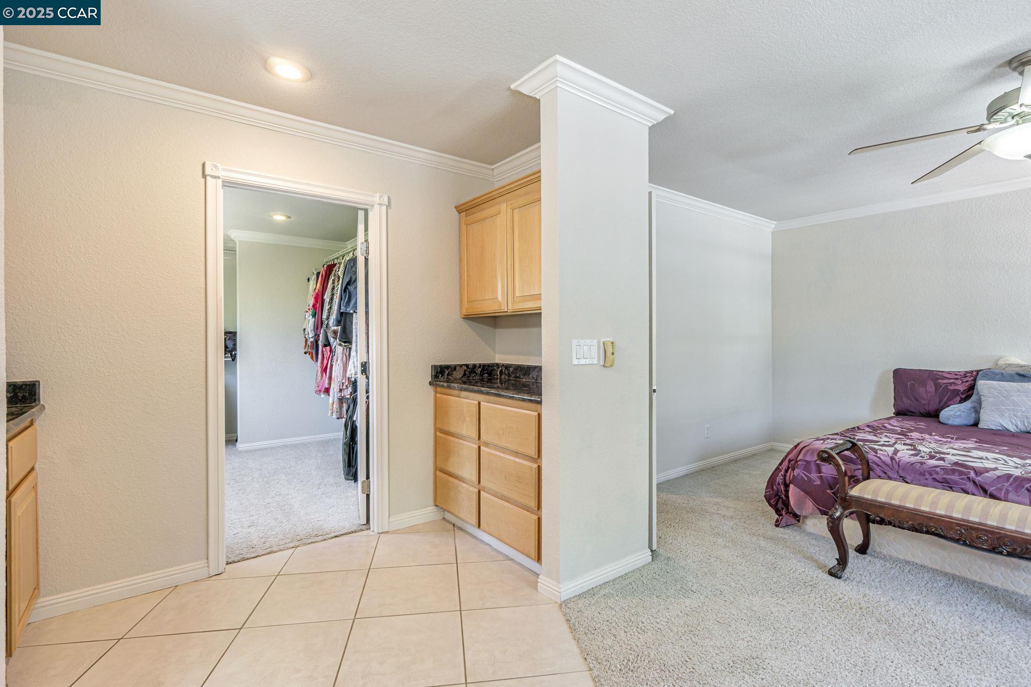 2390 Peachtree cir
