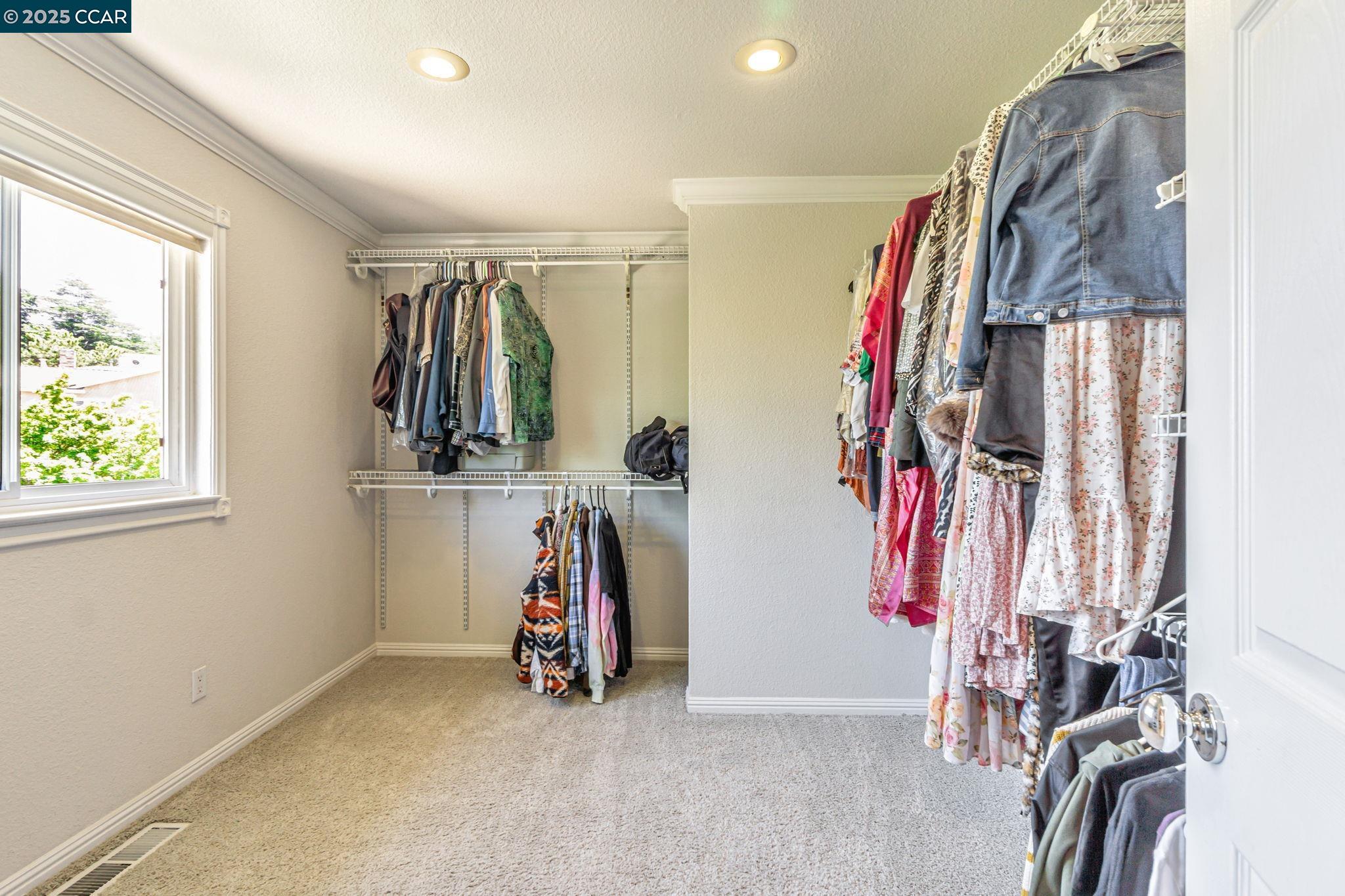 2390 Peachtree cir