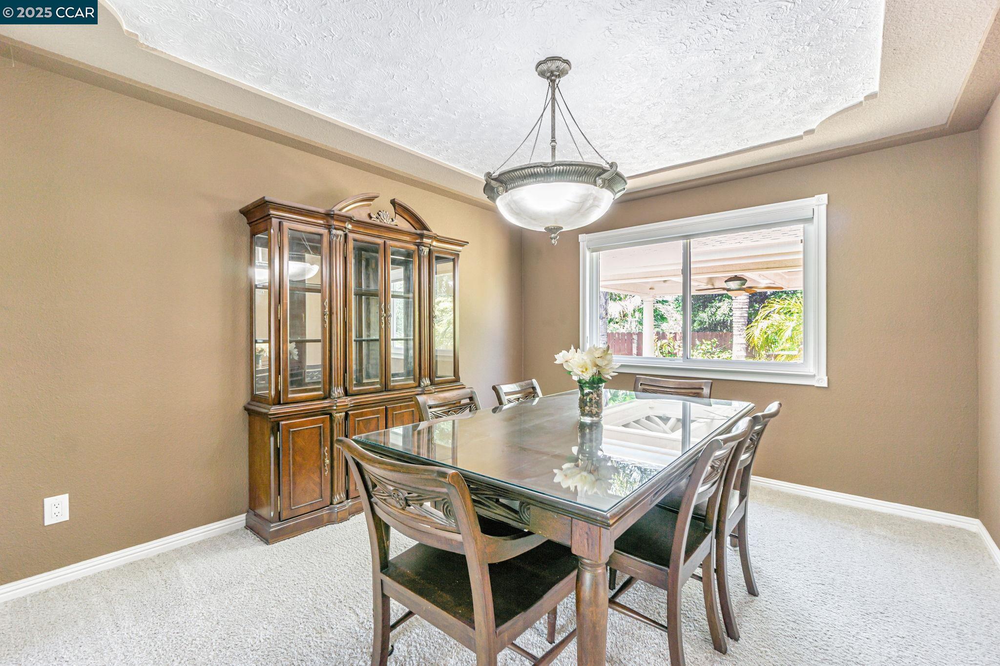 2390 Peachtree cir