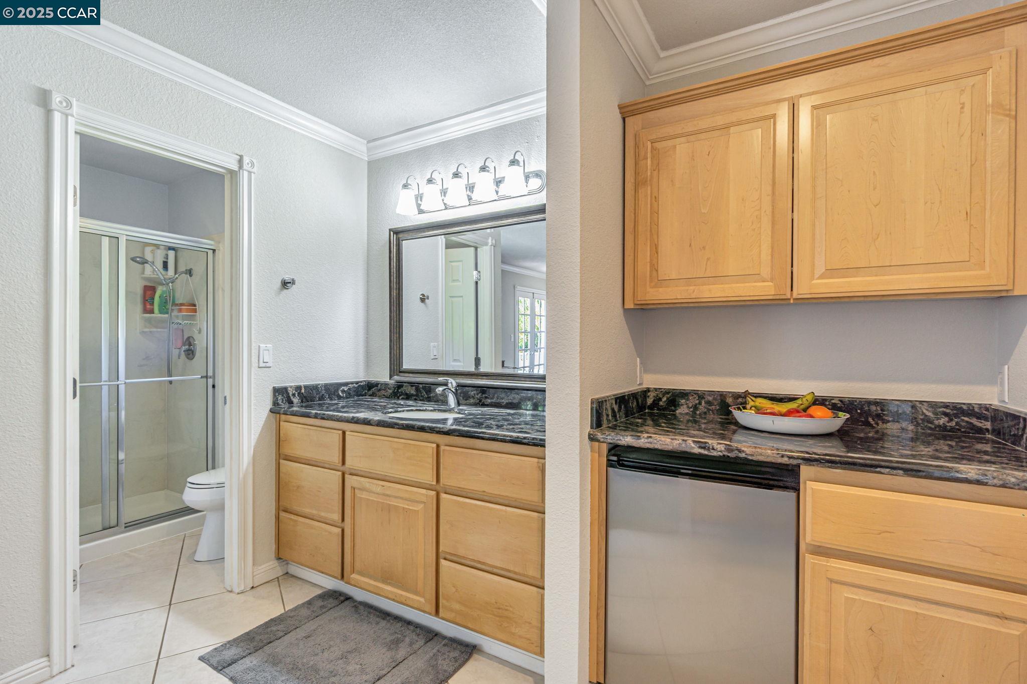 2390 Peachtree cir