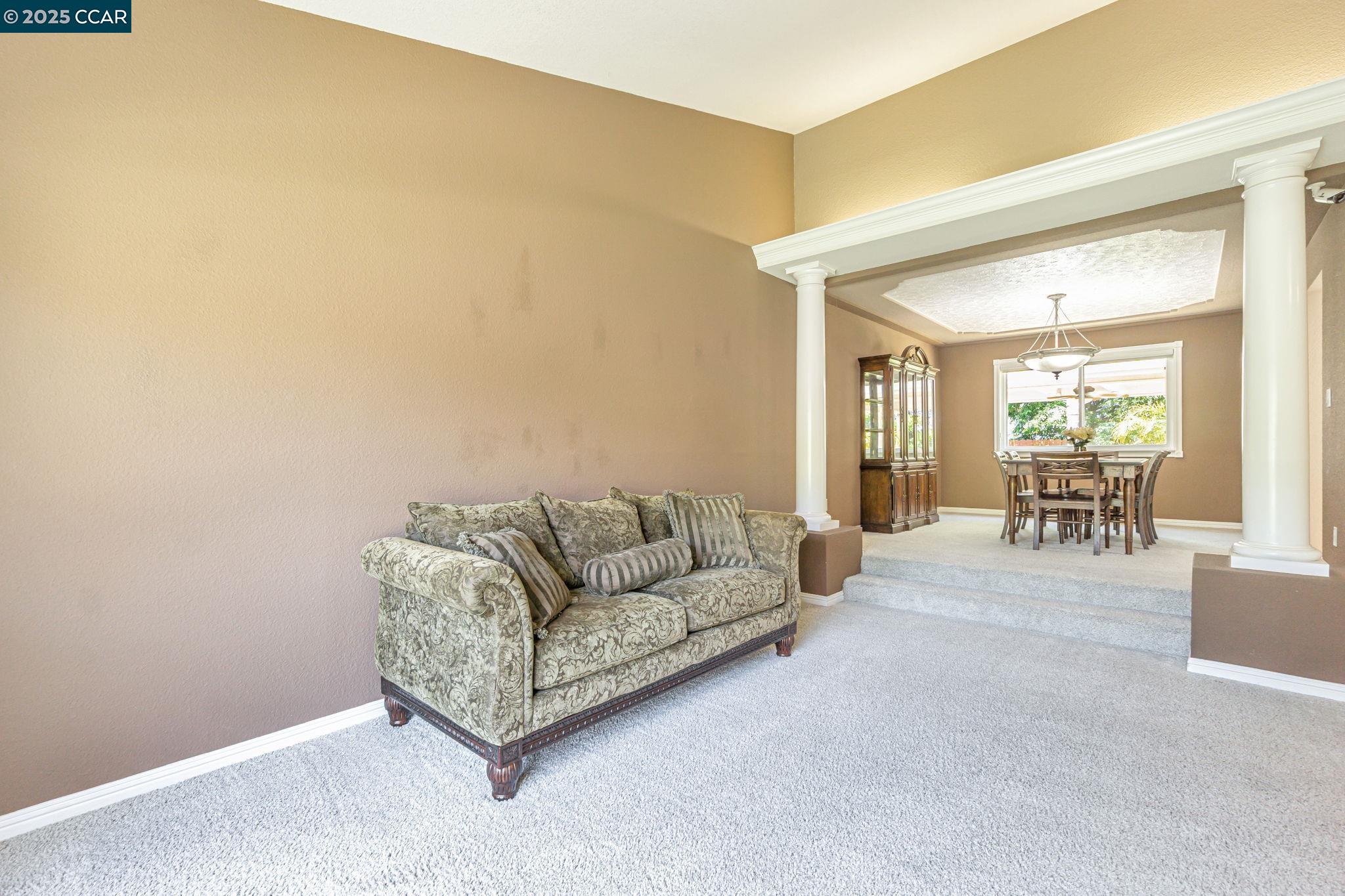 2390 Peachtree cir