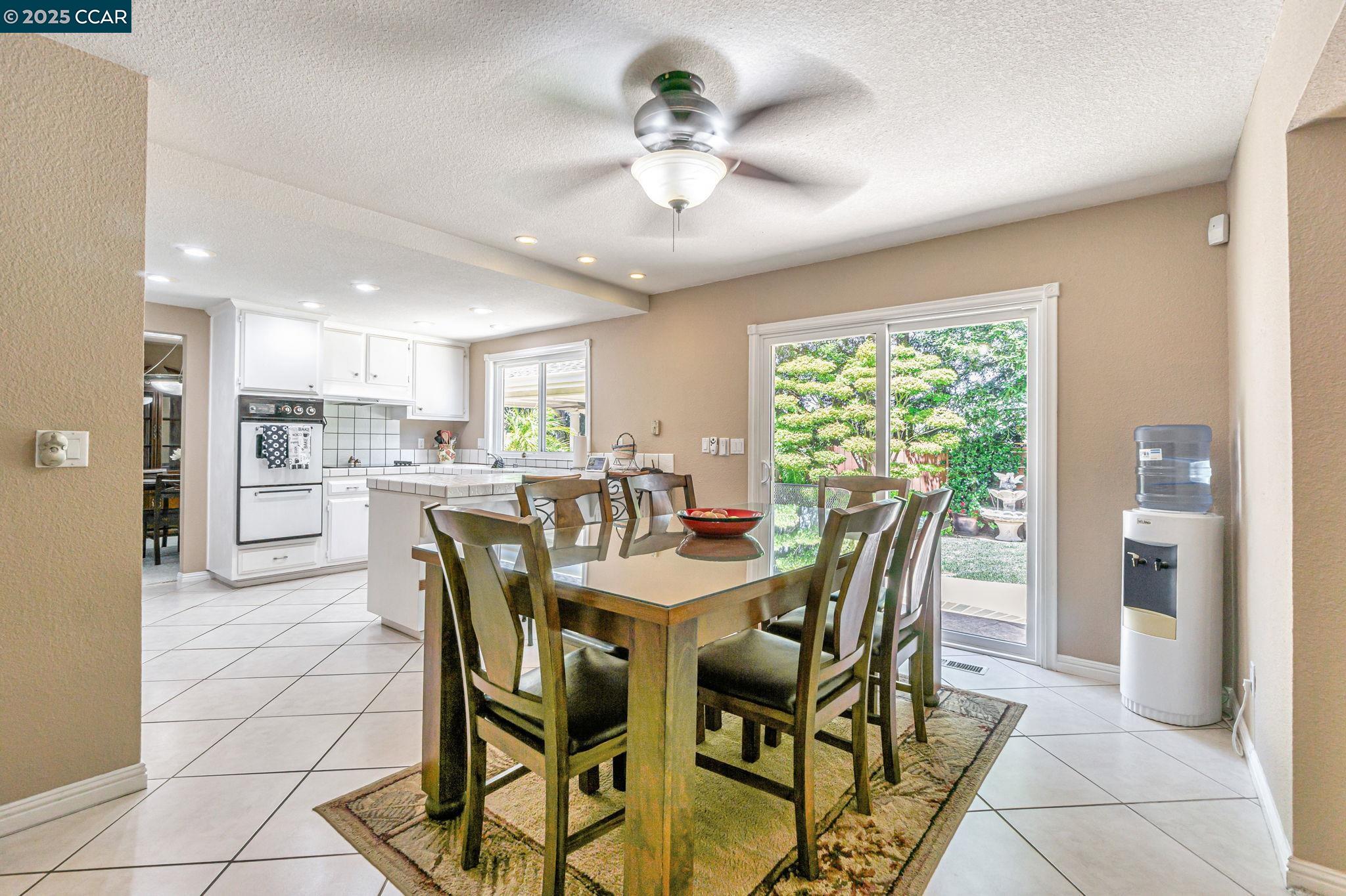 2390 Peachtree cir