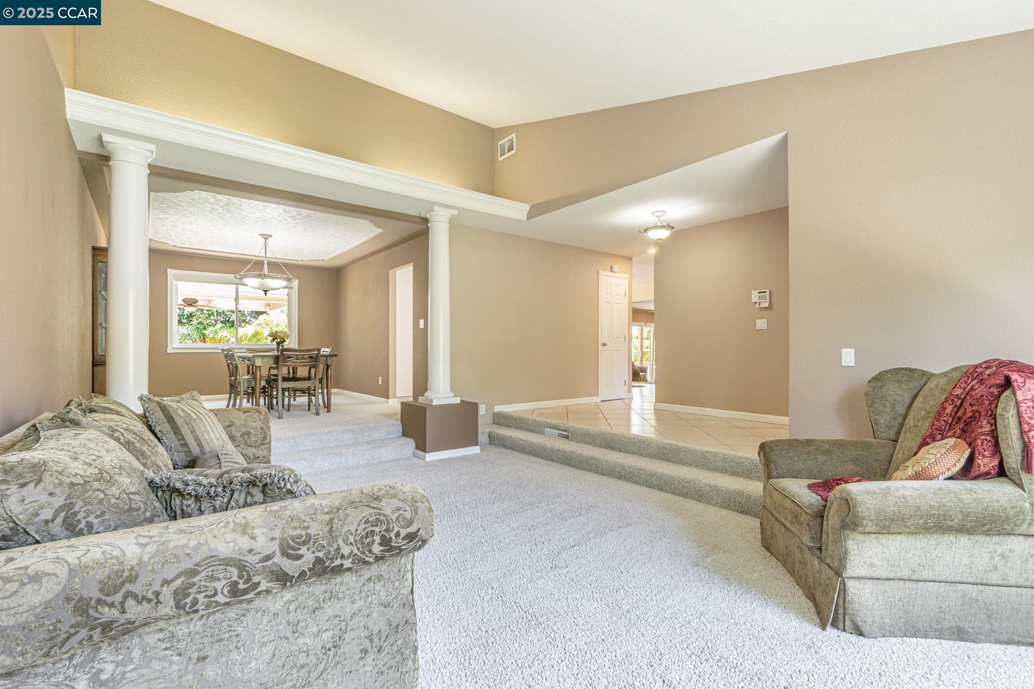 2390 Peachtree cir