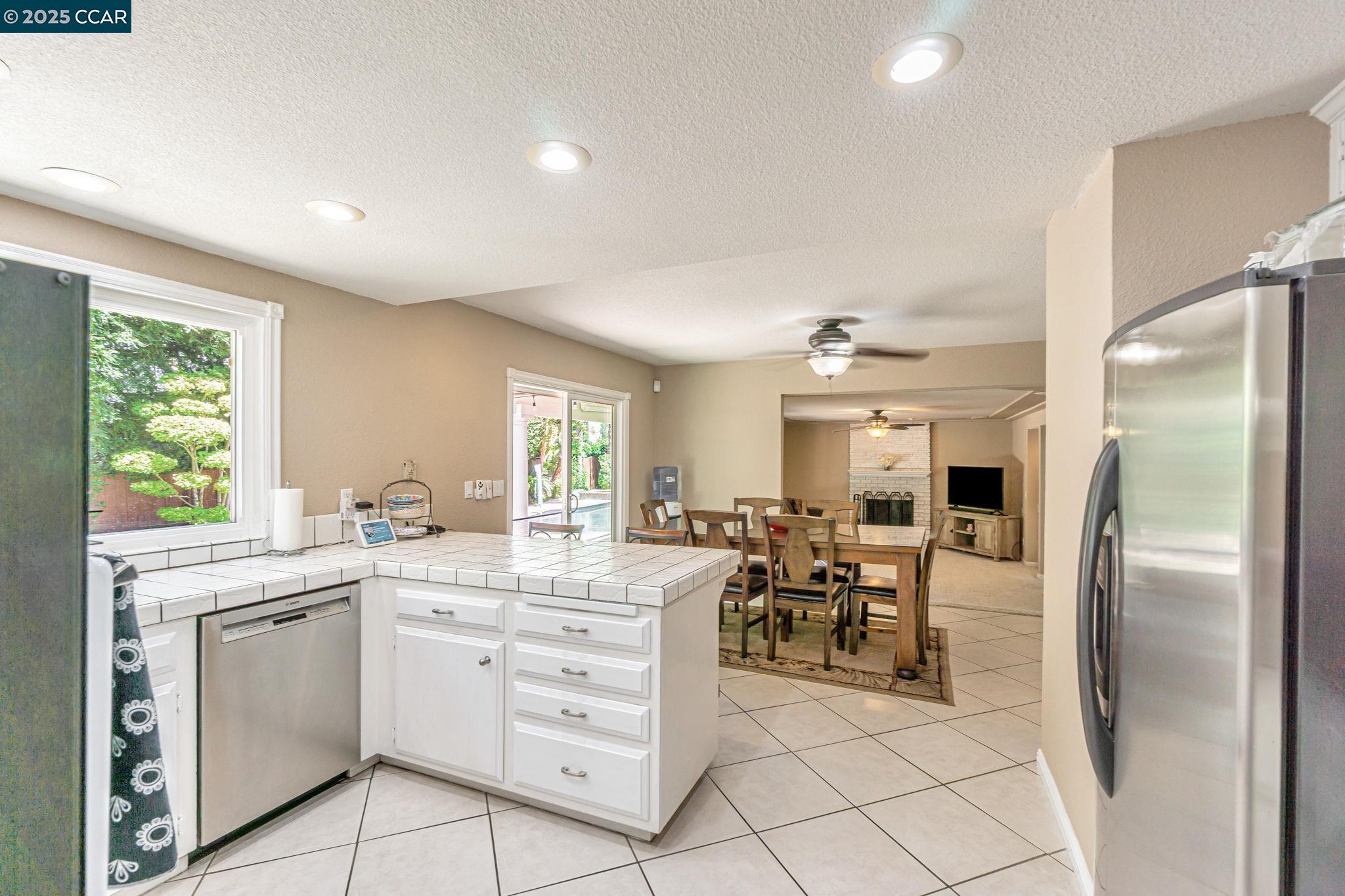2390 Peachtree cir