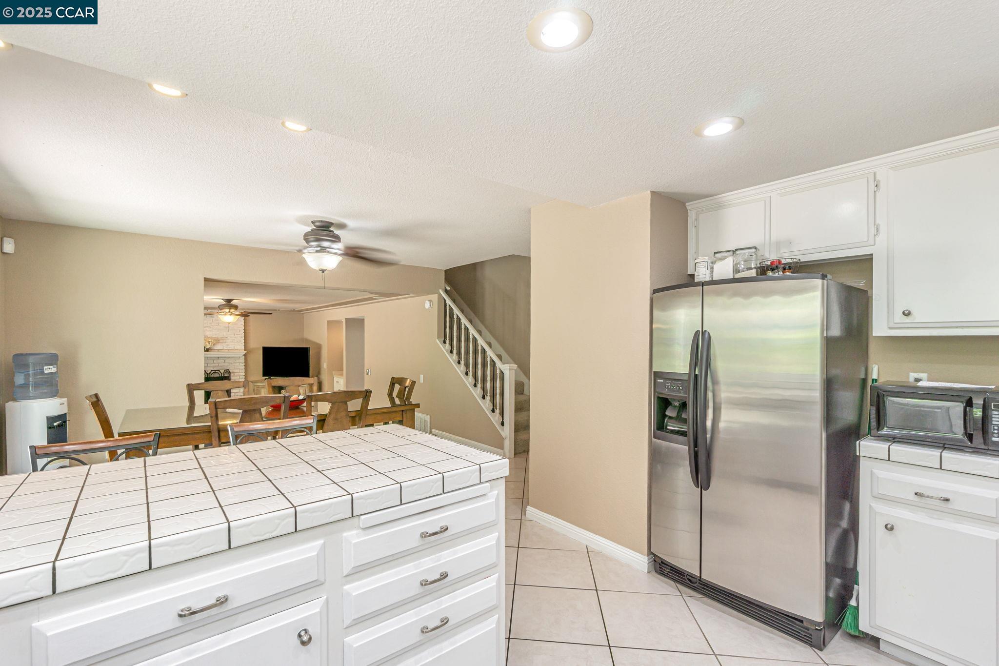 2390 Peachtree cir