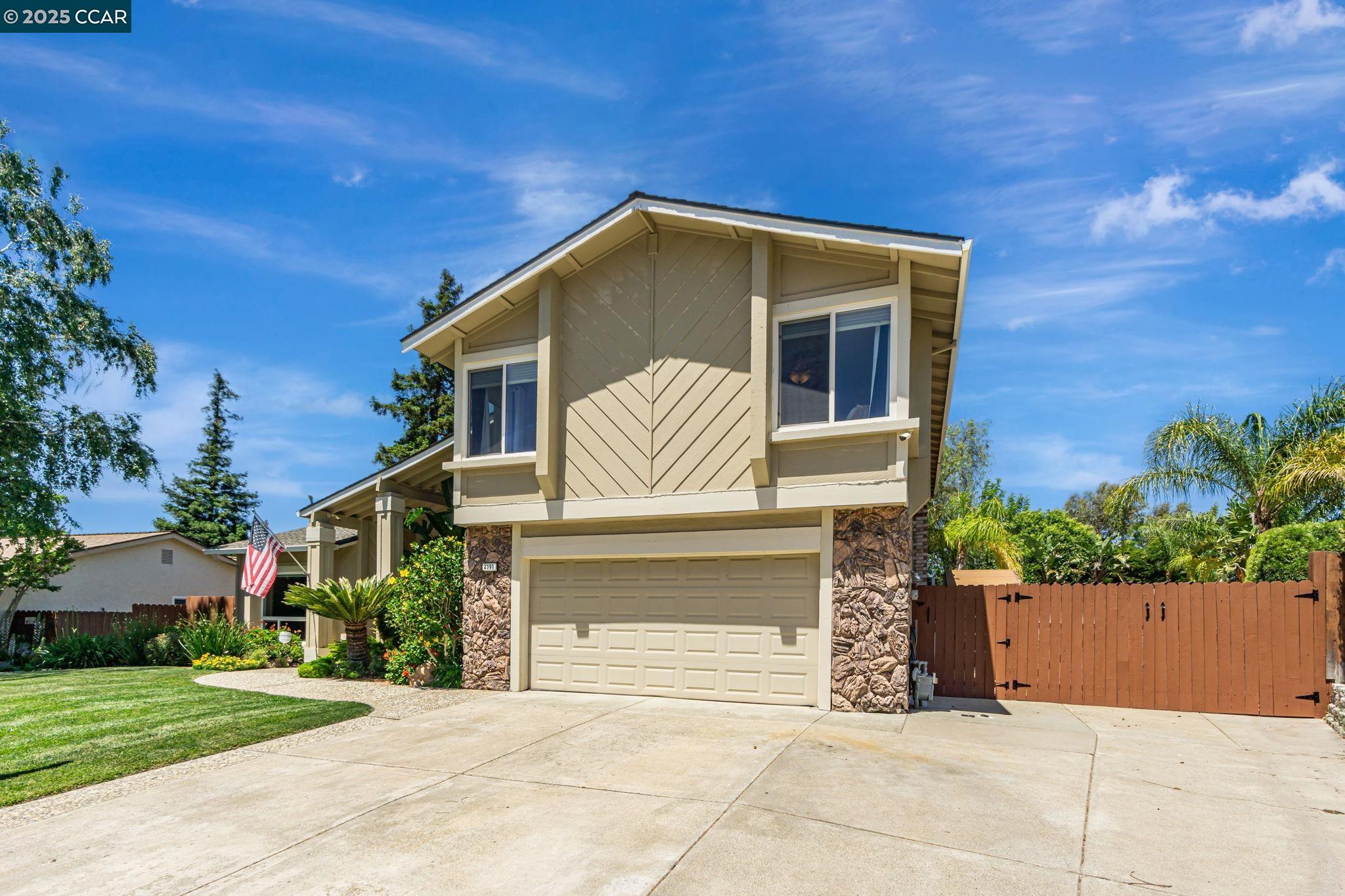 2390 Peachtree cir