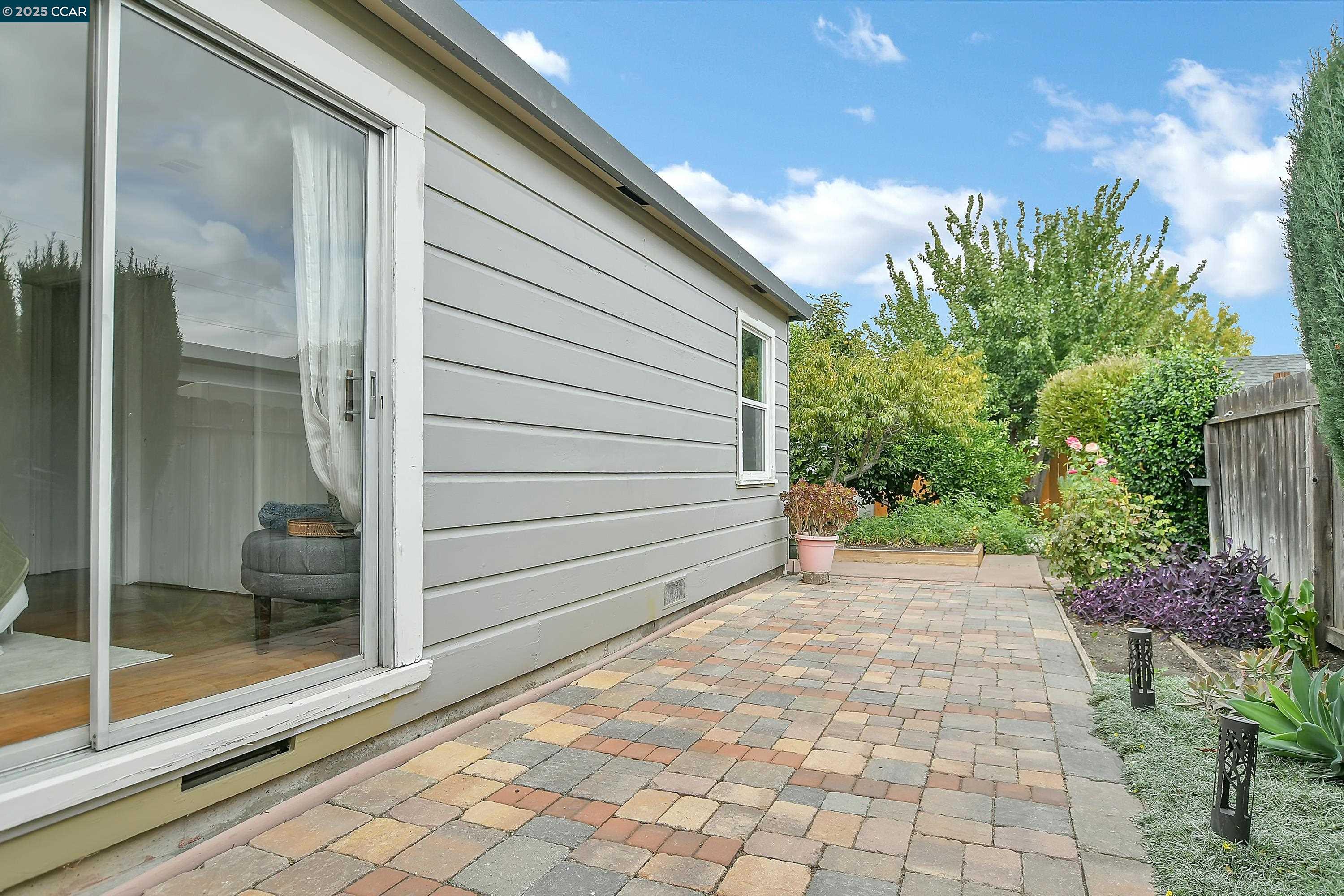 1860 Granada Dr