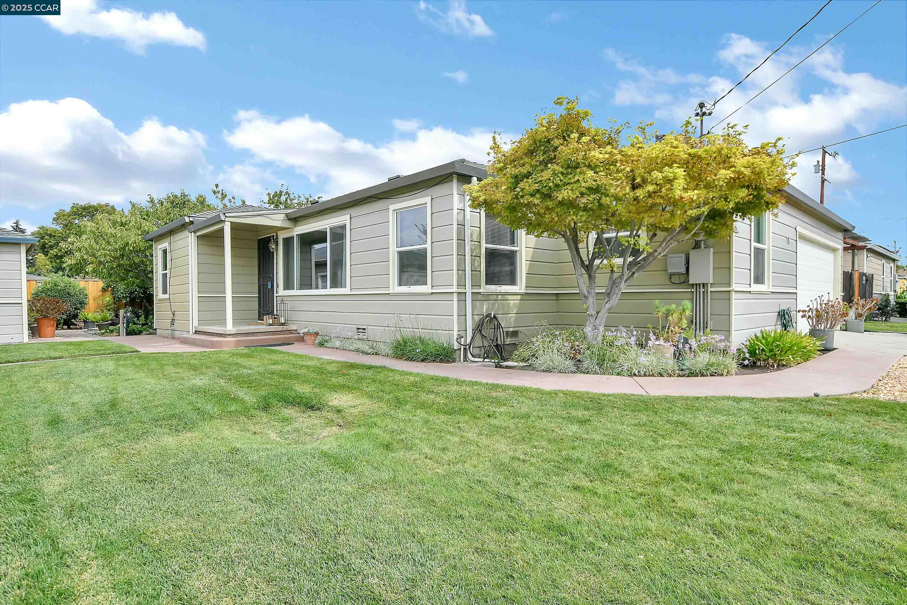 1860 Granada Dr