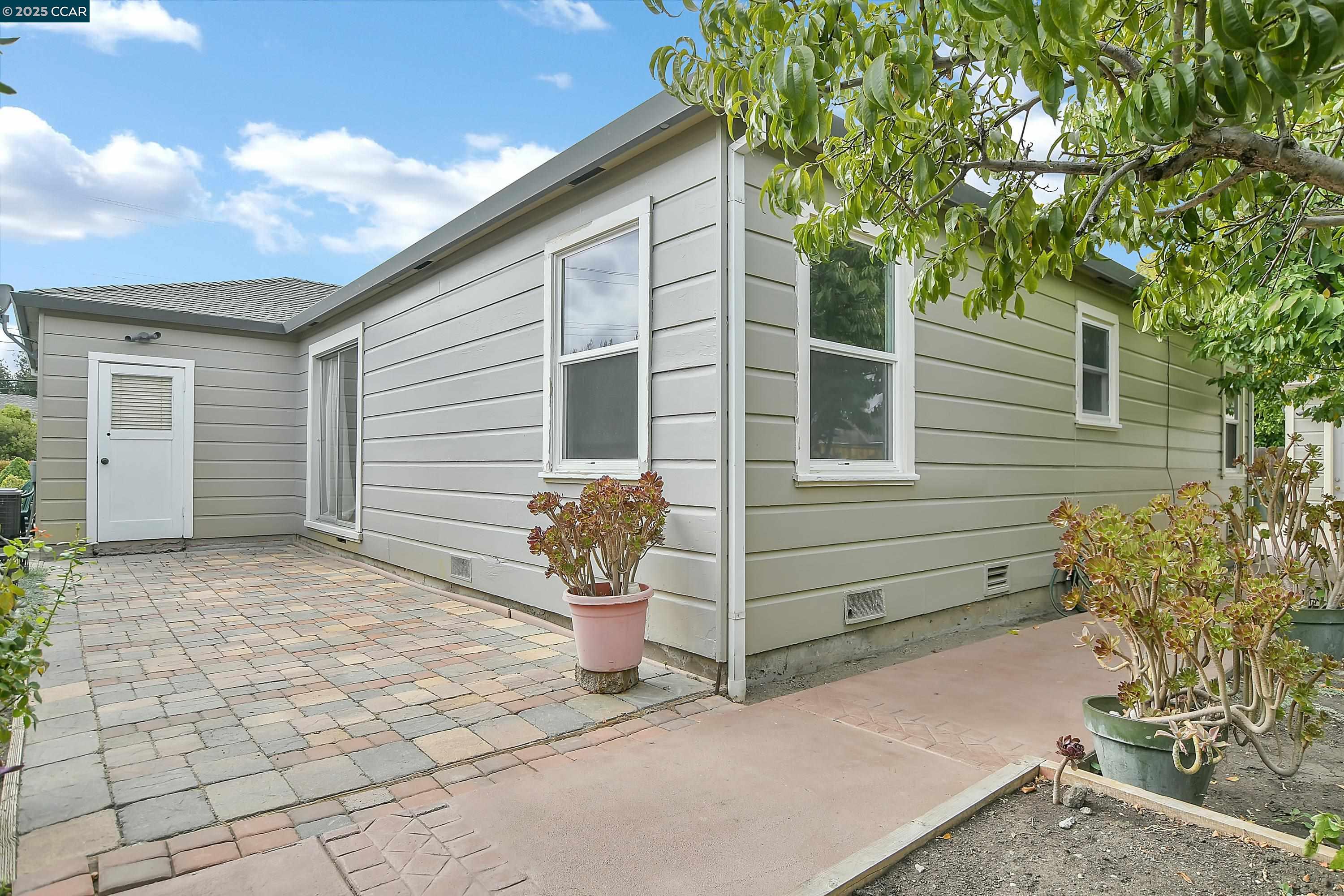 1860 Granada Dr