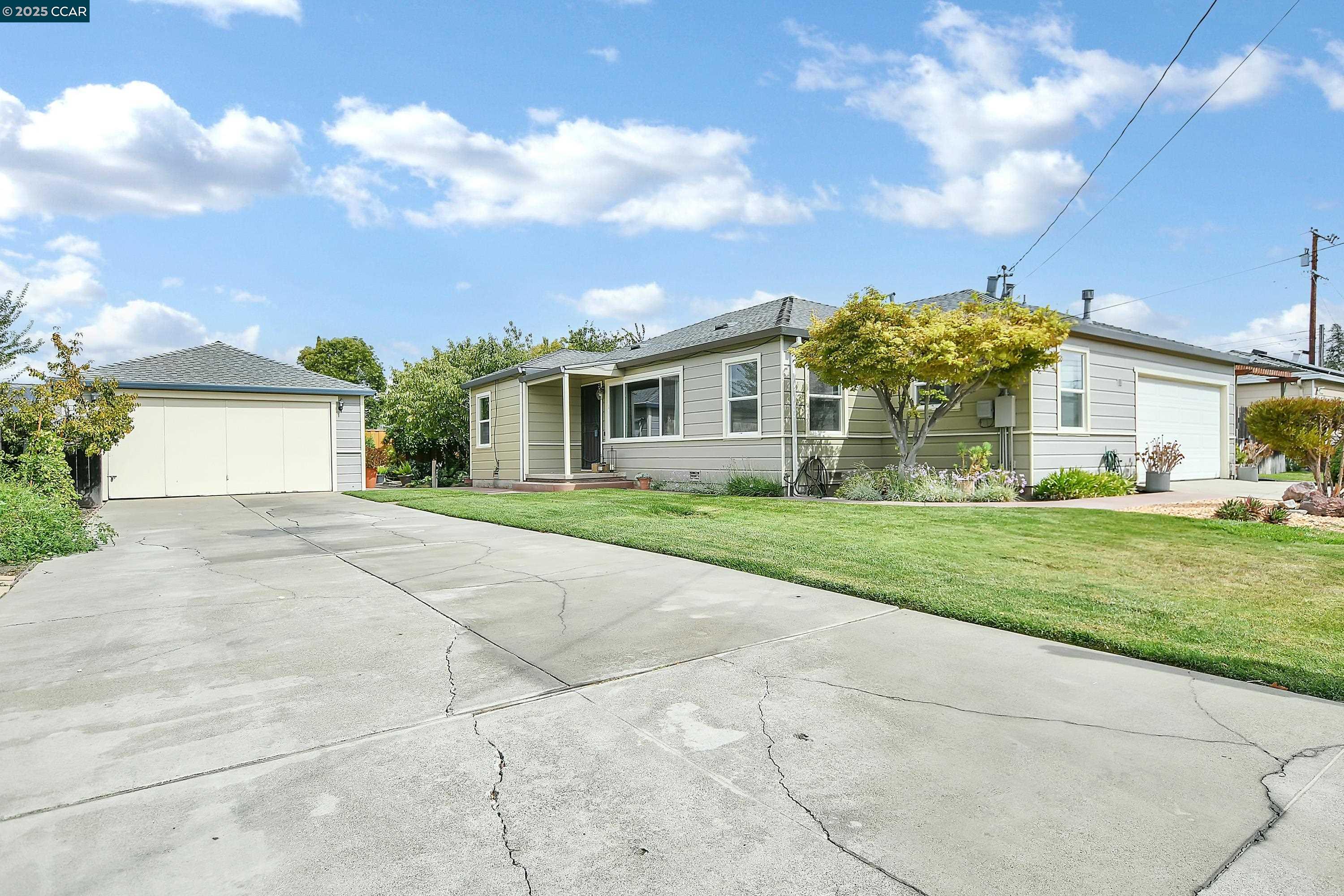 1860 Granada Dr