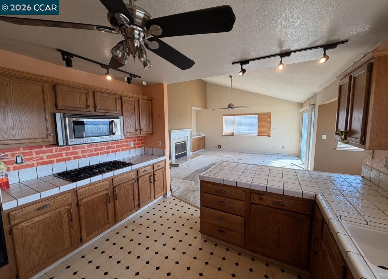 418 Highland Ct