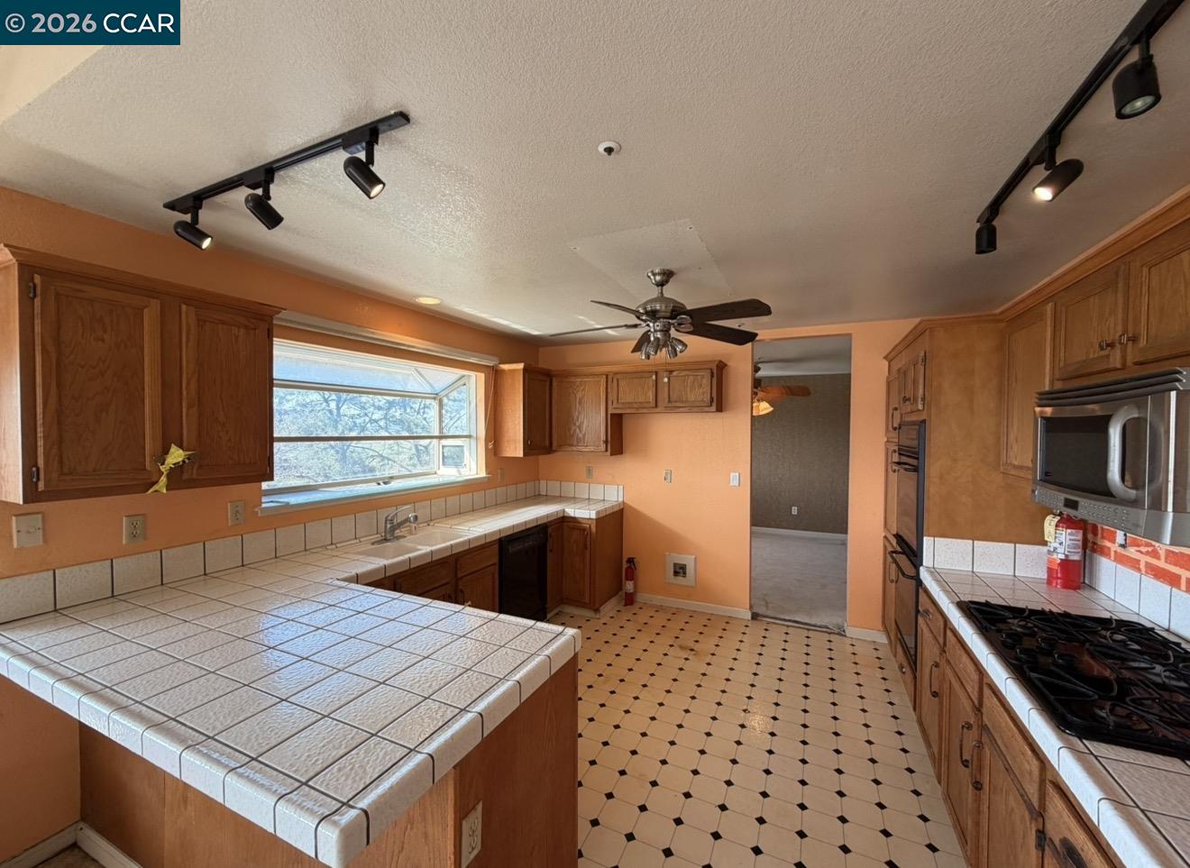 418 Highland Ct