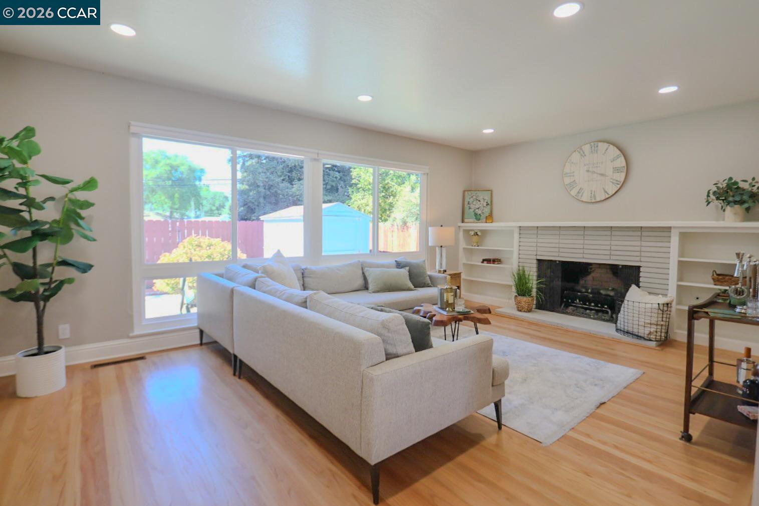 1793 Live Oak Ave
