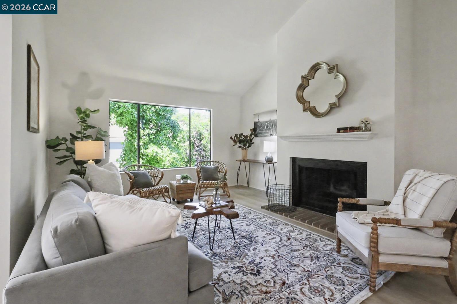 378 Camelback Rd