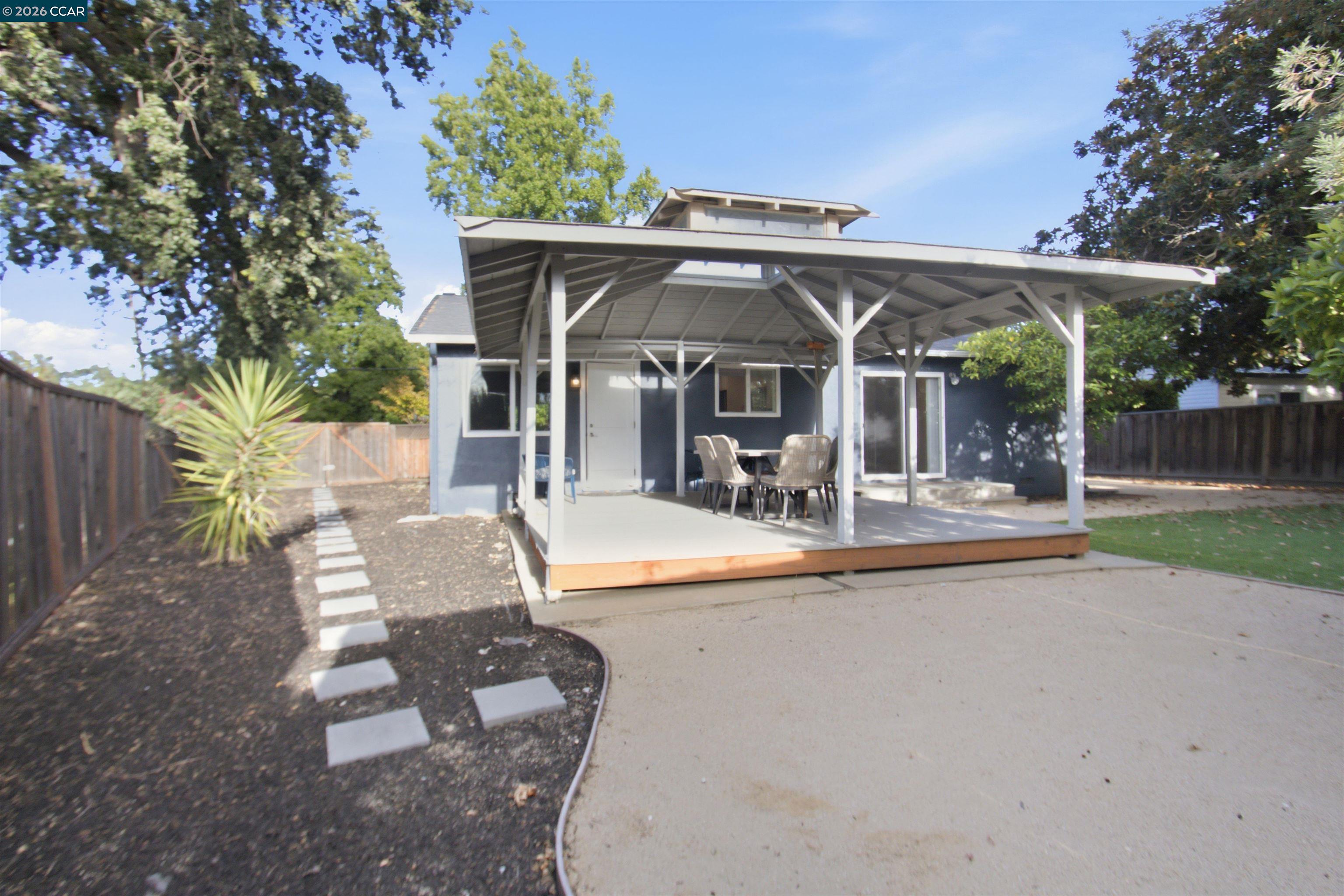 1412 Delaware Dr