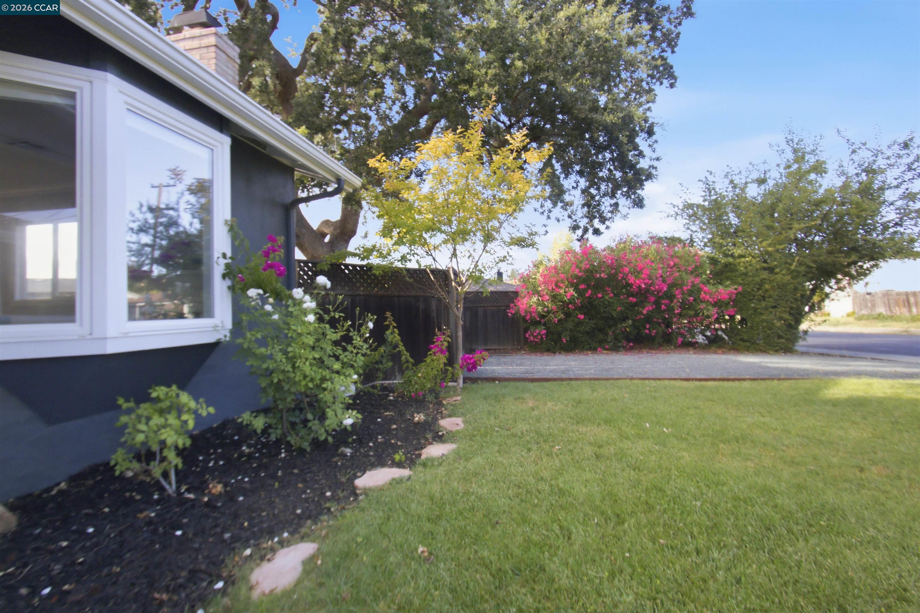 1412 Delaware Dr