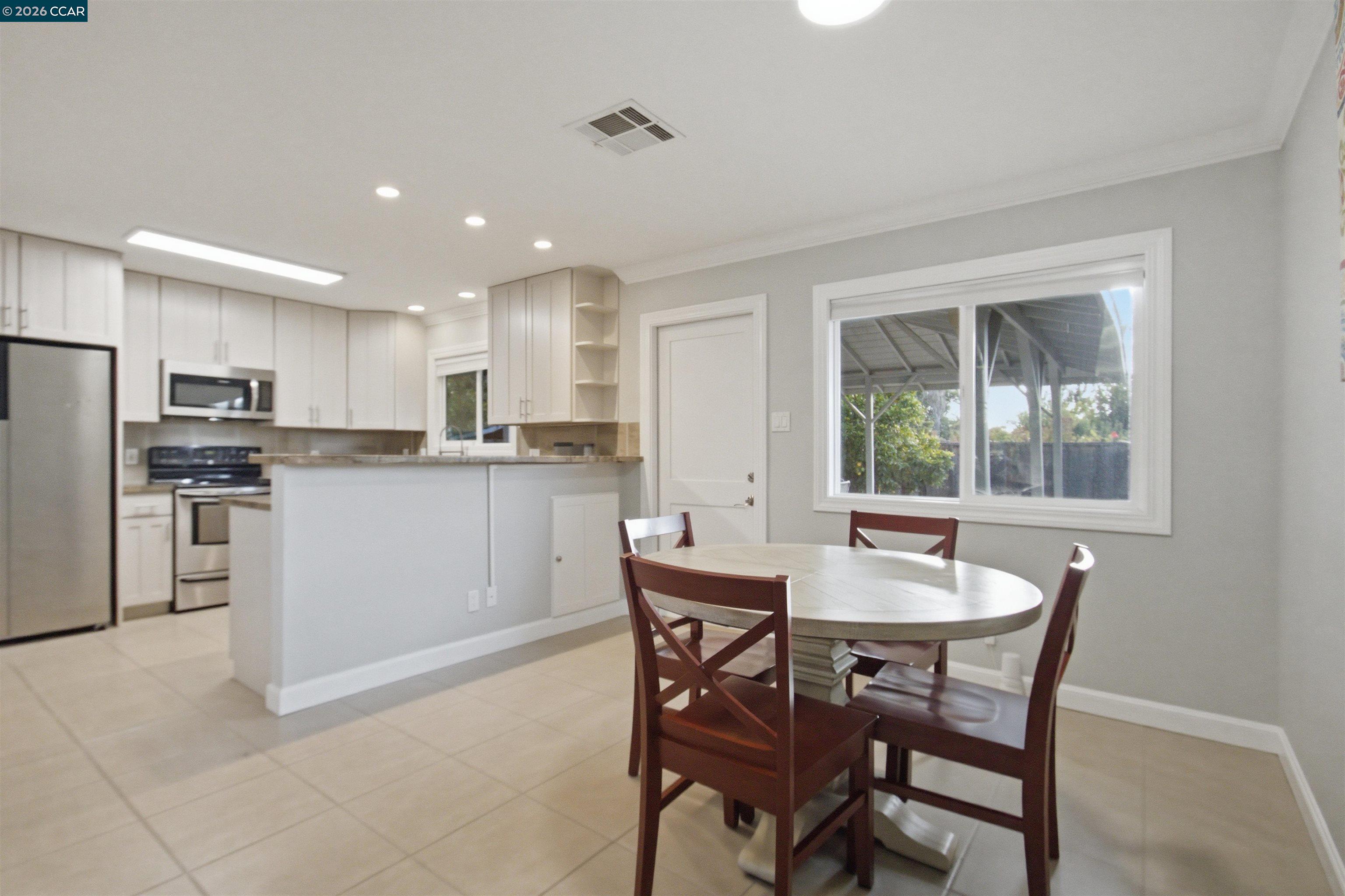 1412 Delaware Dr