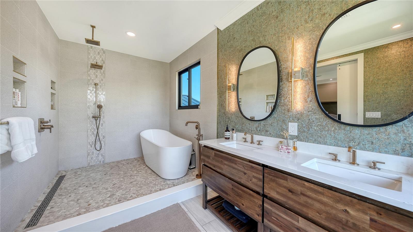 7022 SADDLE CREEK CIR