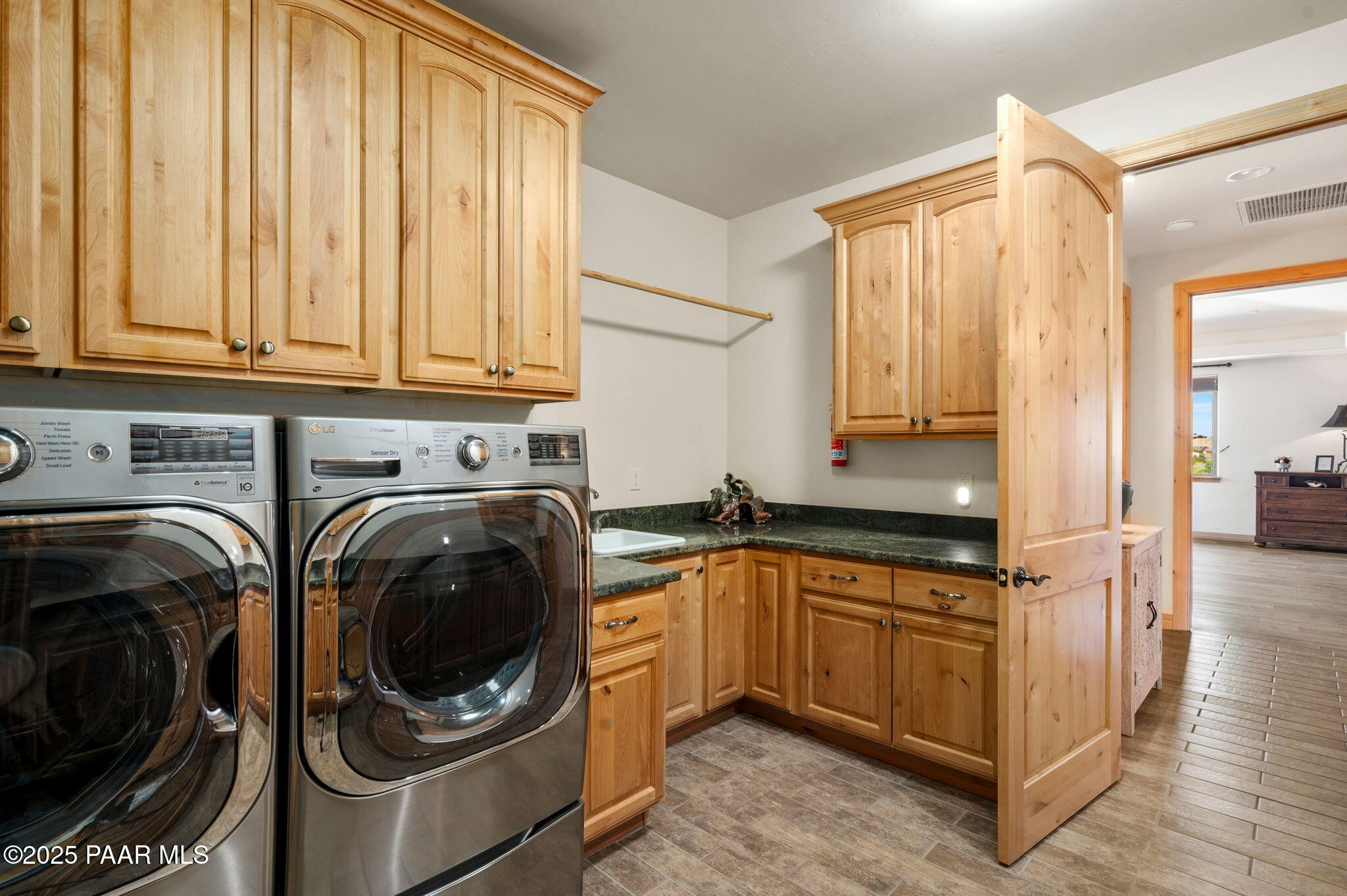 1046 Vantage Point Circle