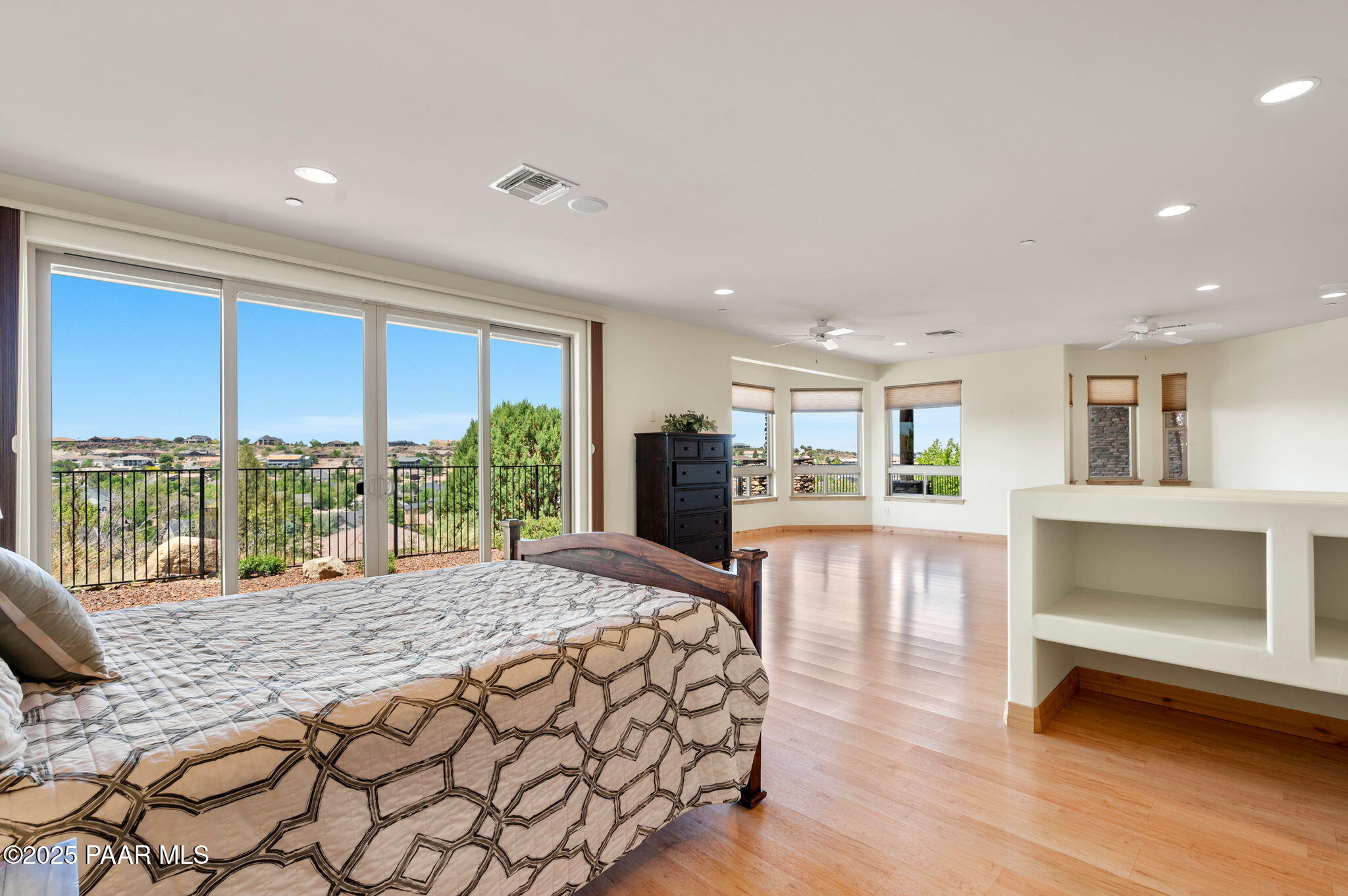 1046 Vantage Point Circle