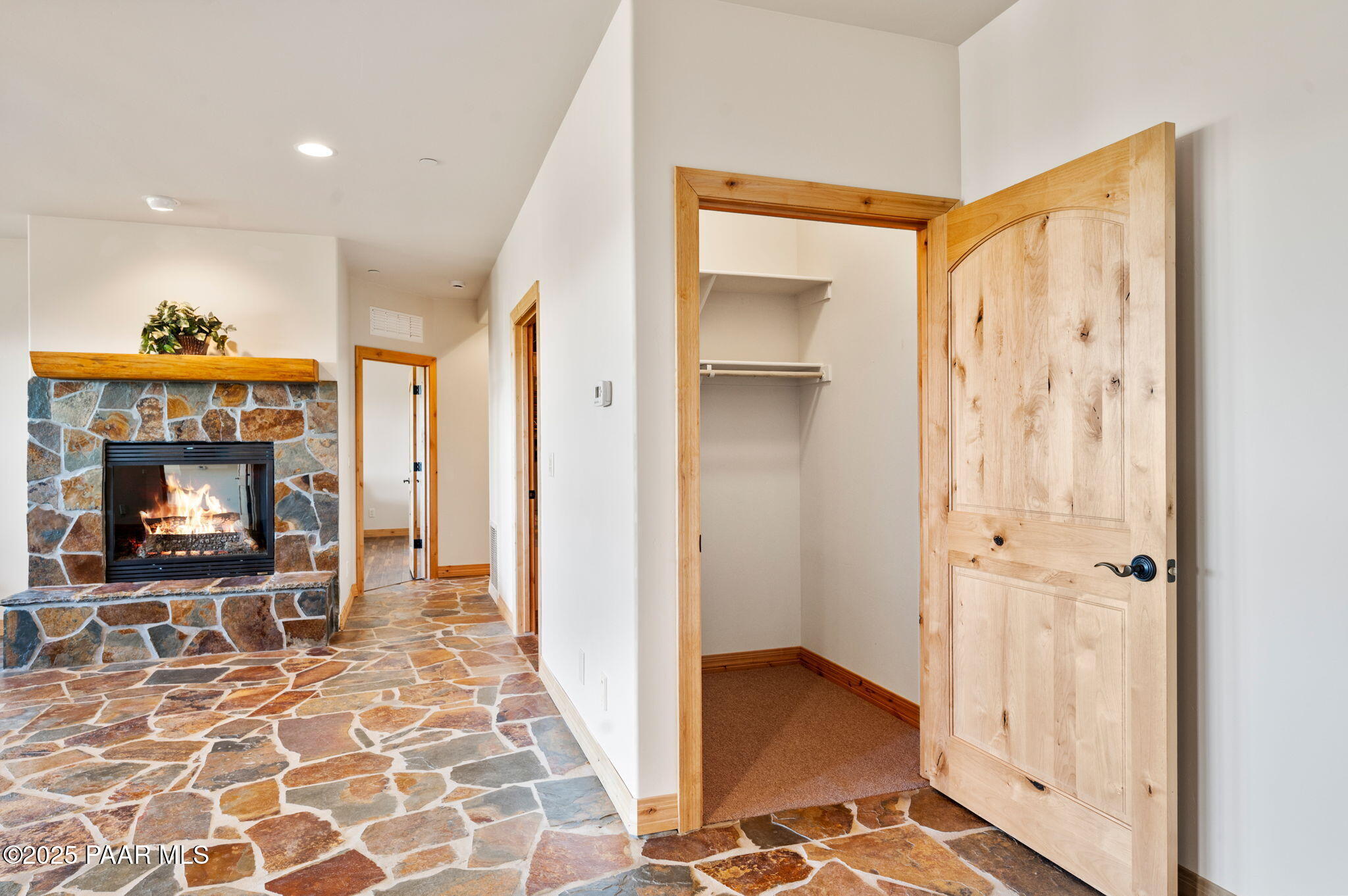 1046 Vantage Point Circle