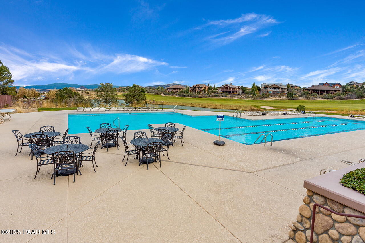 1046 Vantage Point Circle
